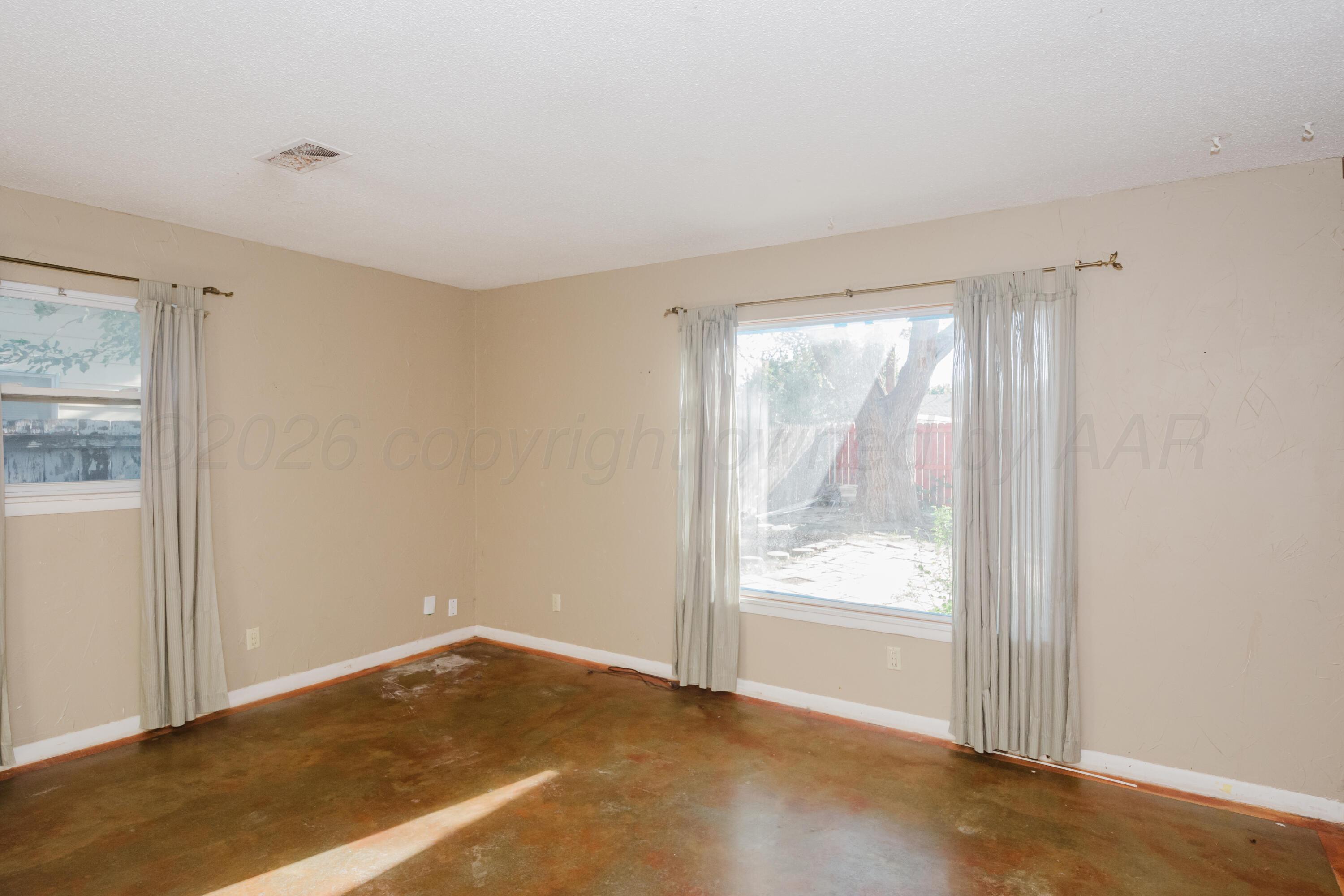 2900 S Vernon Street Property Photo 6