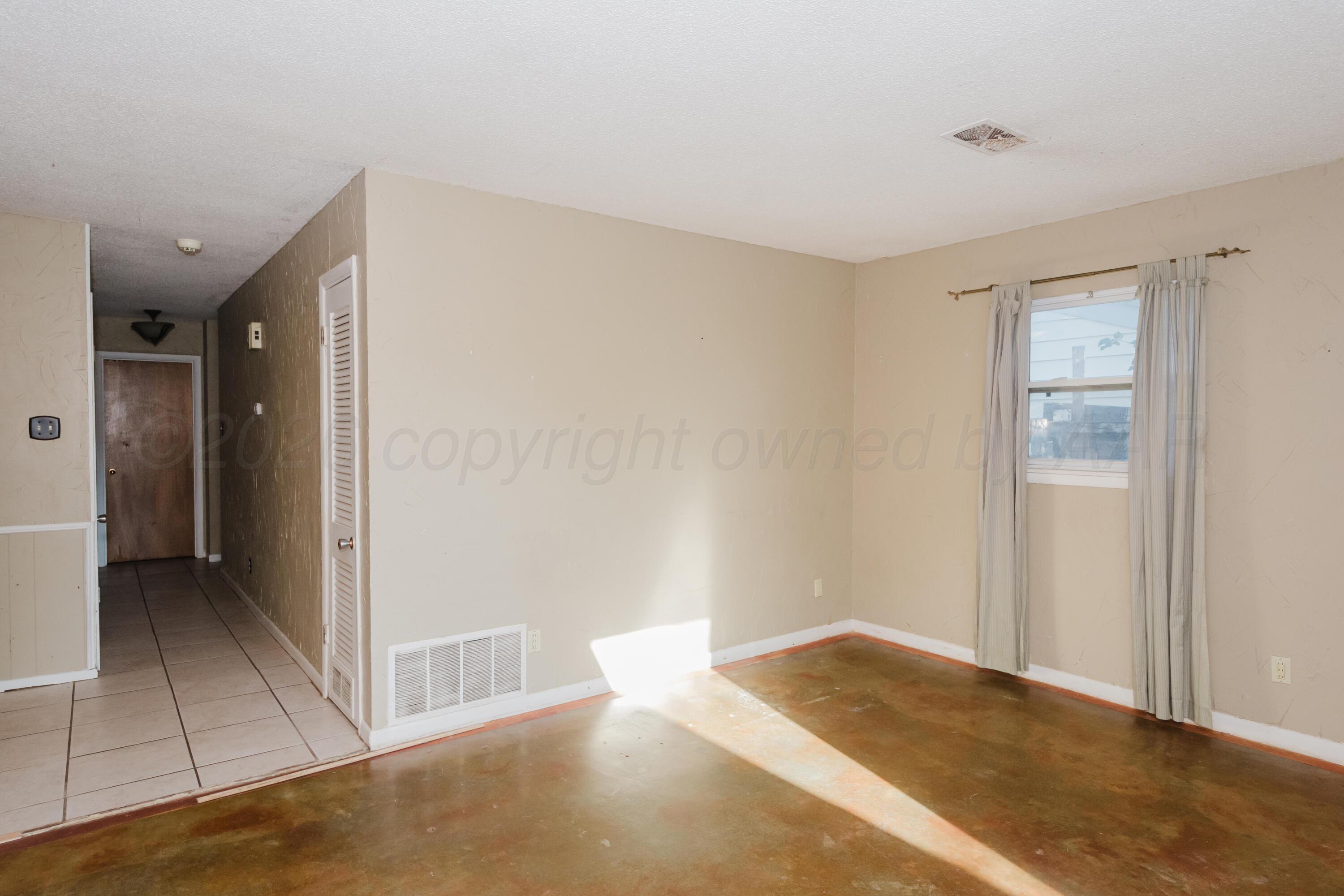 2900 S Vernon Street Property Photo 7