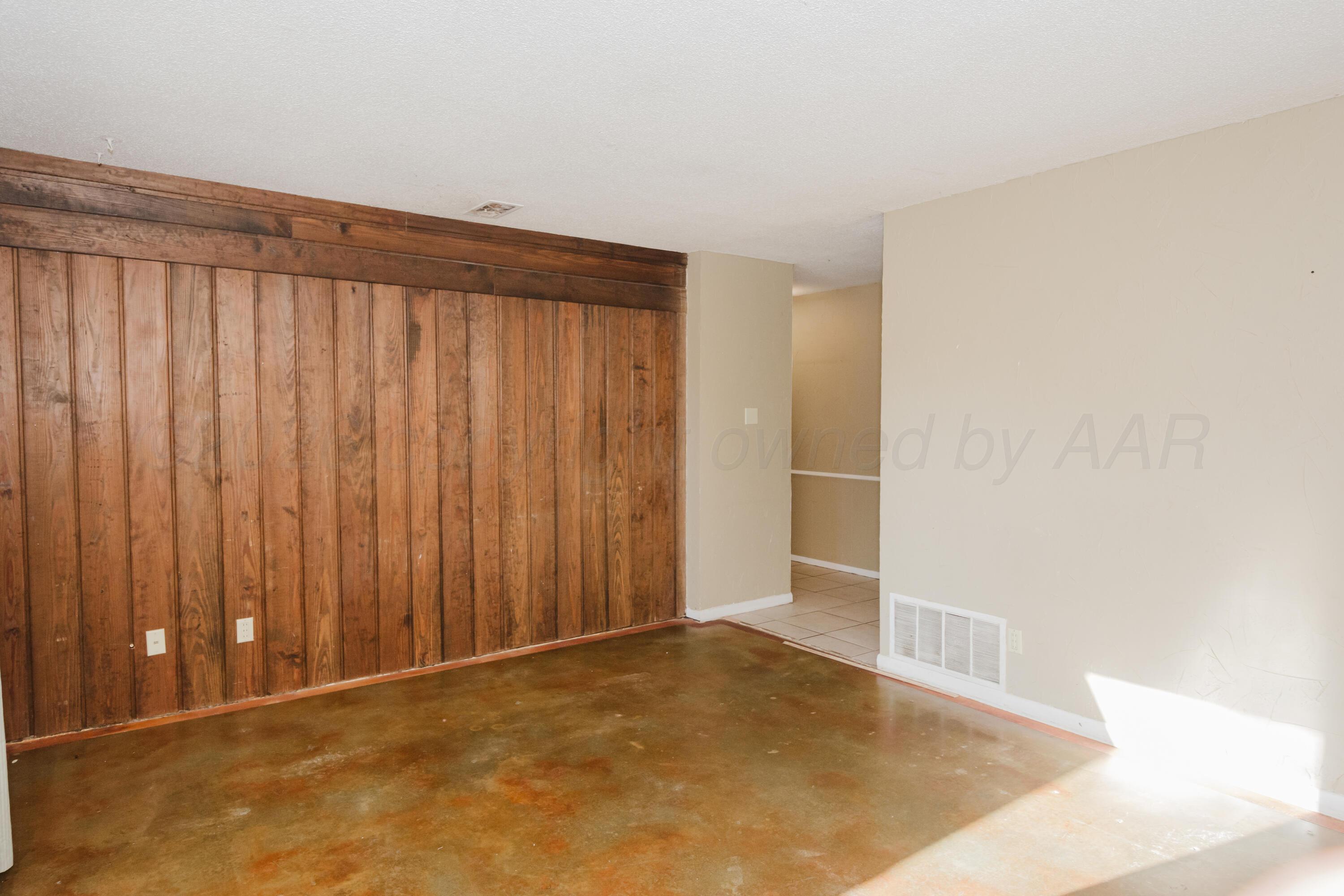 2900 S Vernon Street Property Photo 8