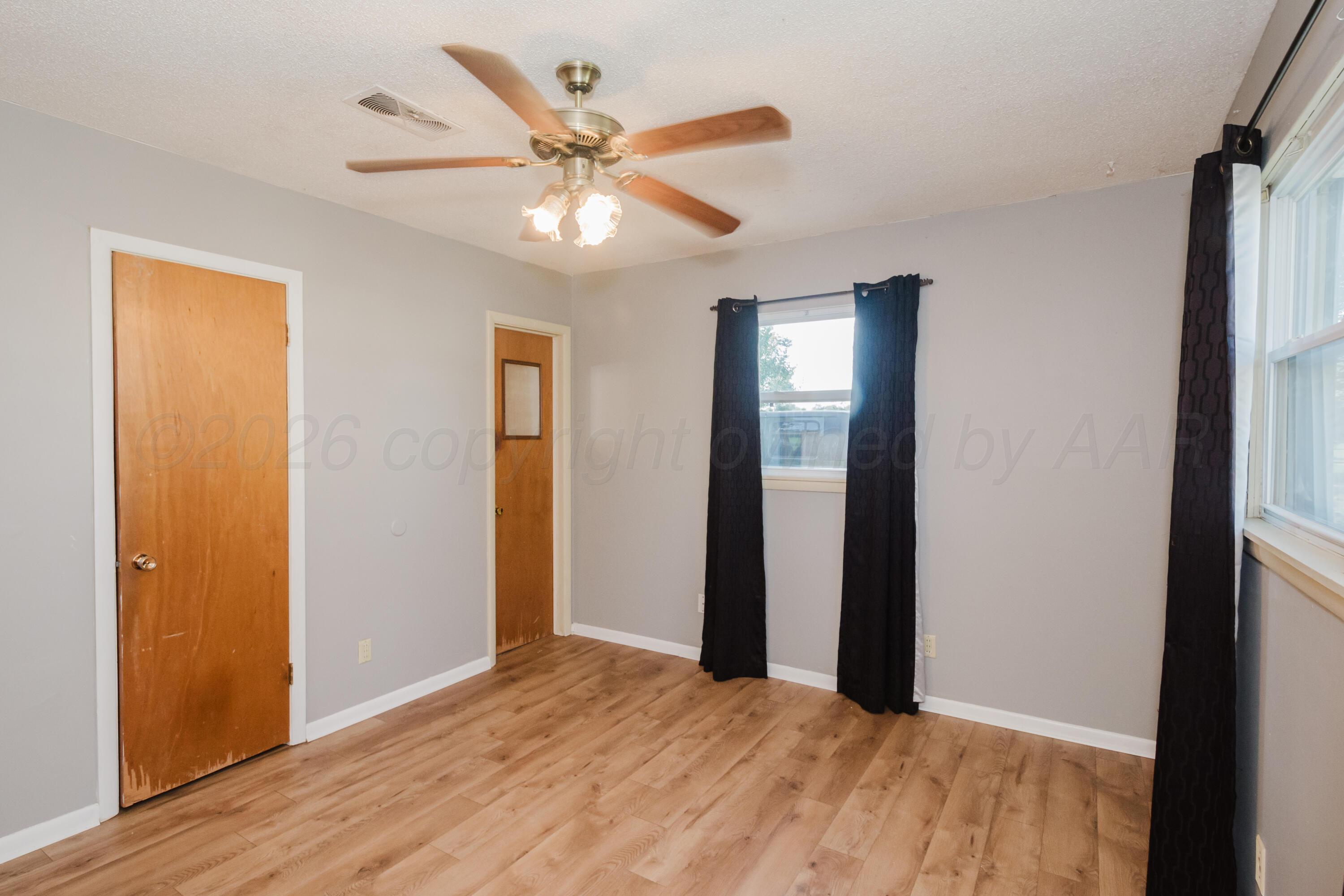 2900 S Vernon Street Property Photo 9