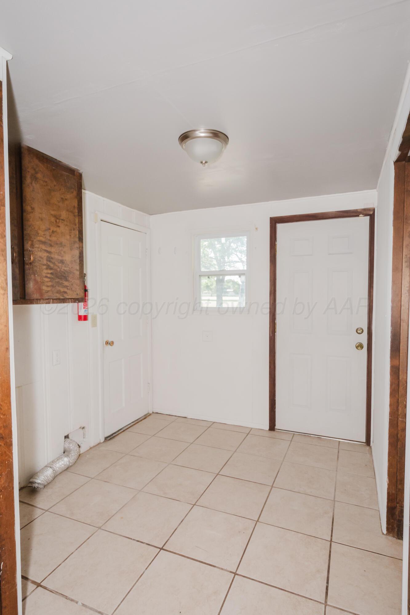 2900 S Vernon Street Property Photo 18