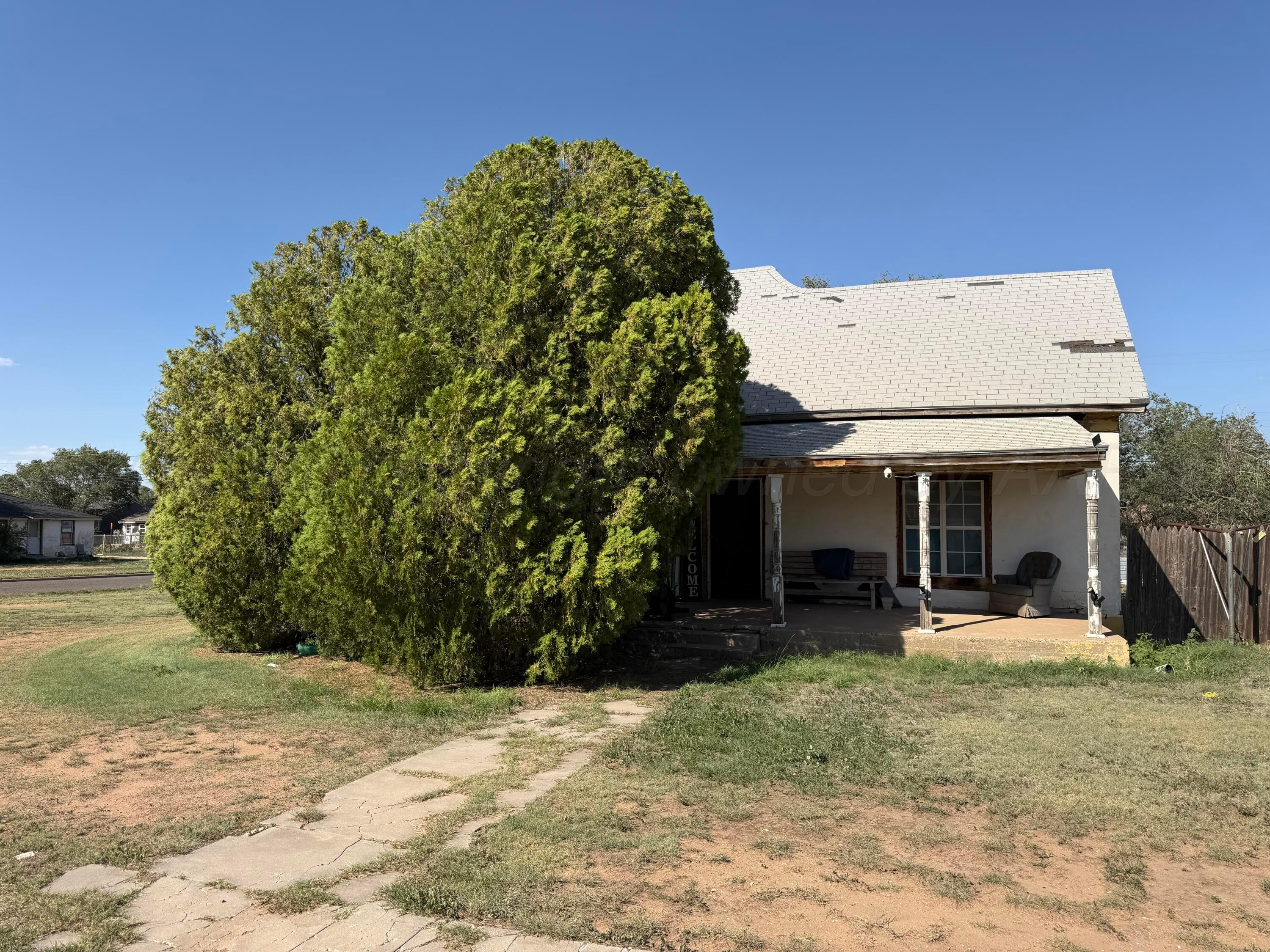 710 Miles Avenue Property Photo 2