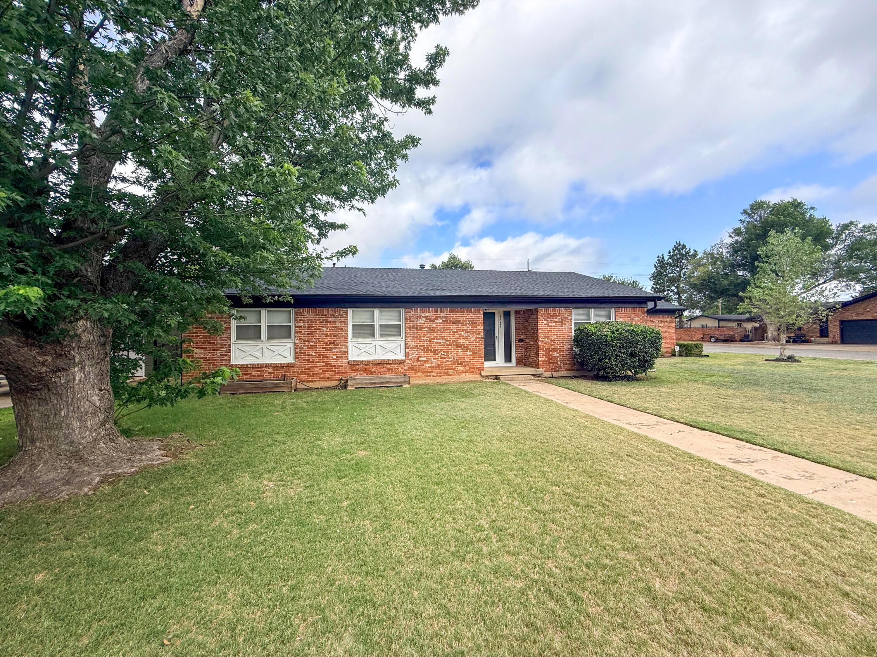 1825 N Evergreen Street Property Photo 2