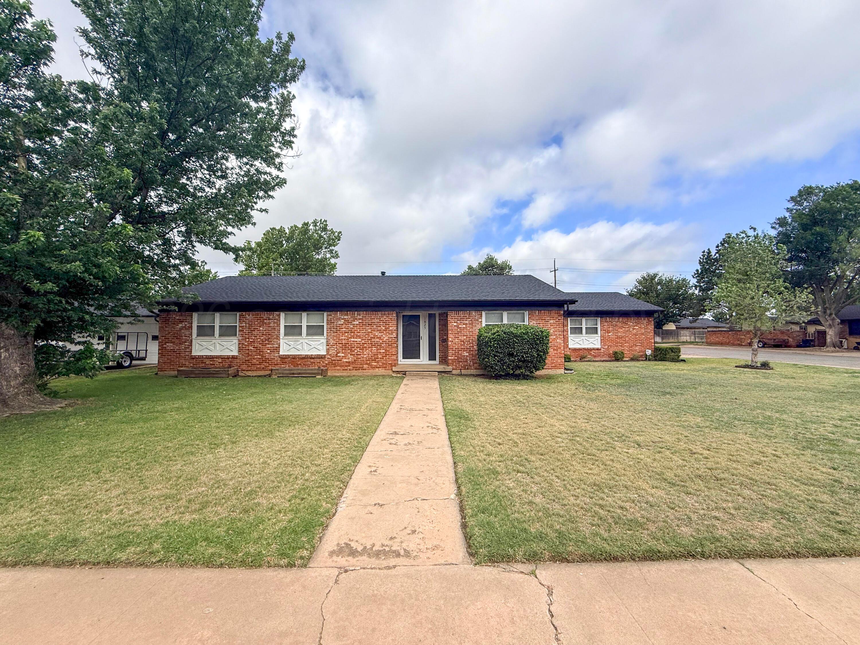 1825 N Evergreen Street Property Photo 3
