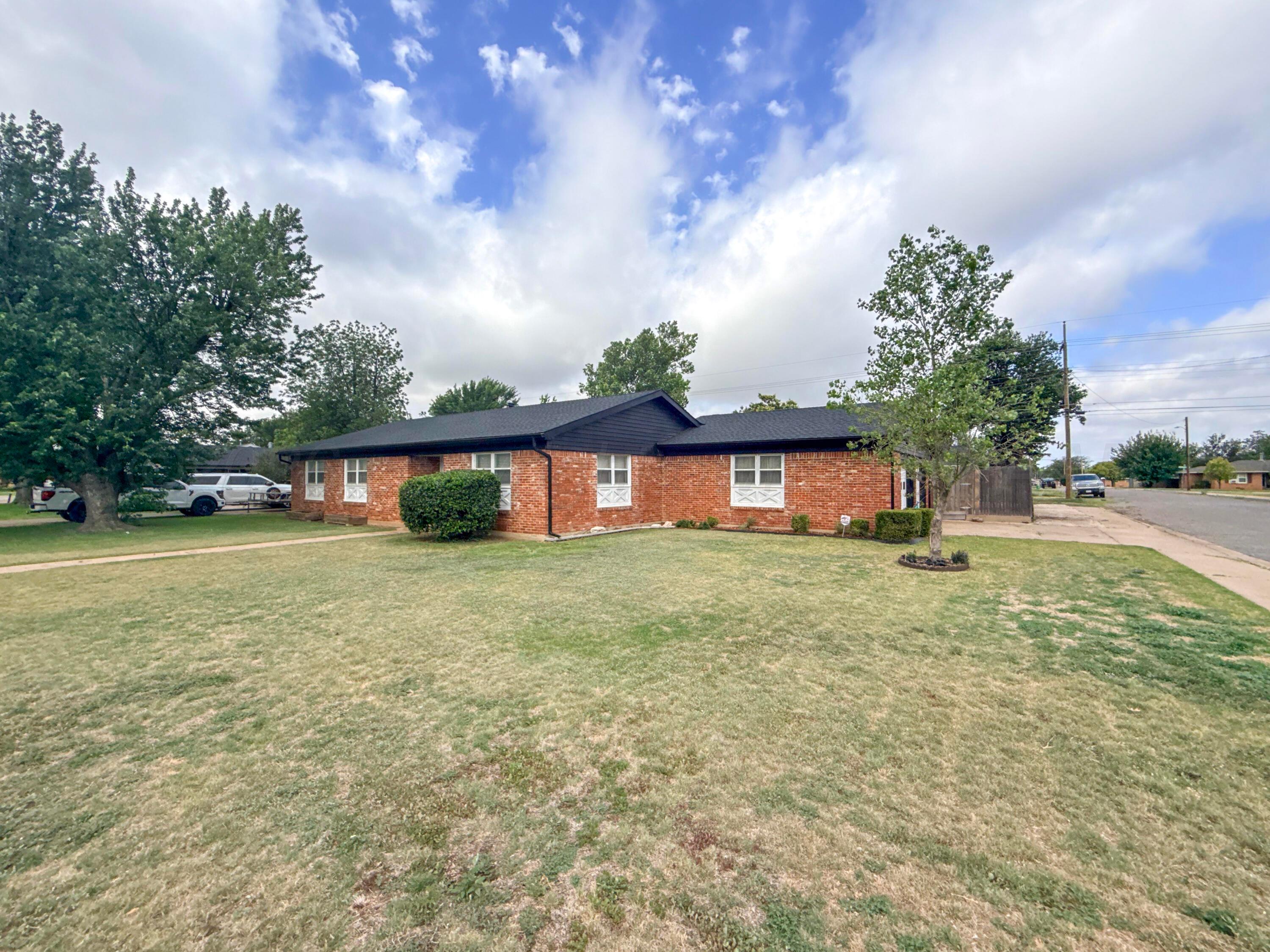 1825 N Evergreen Street Property Photo 5