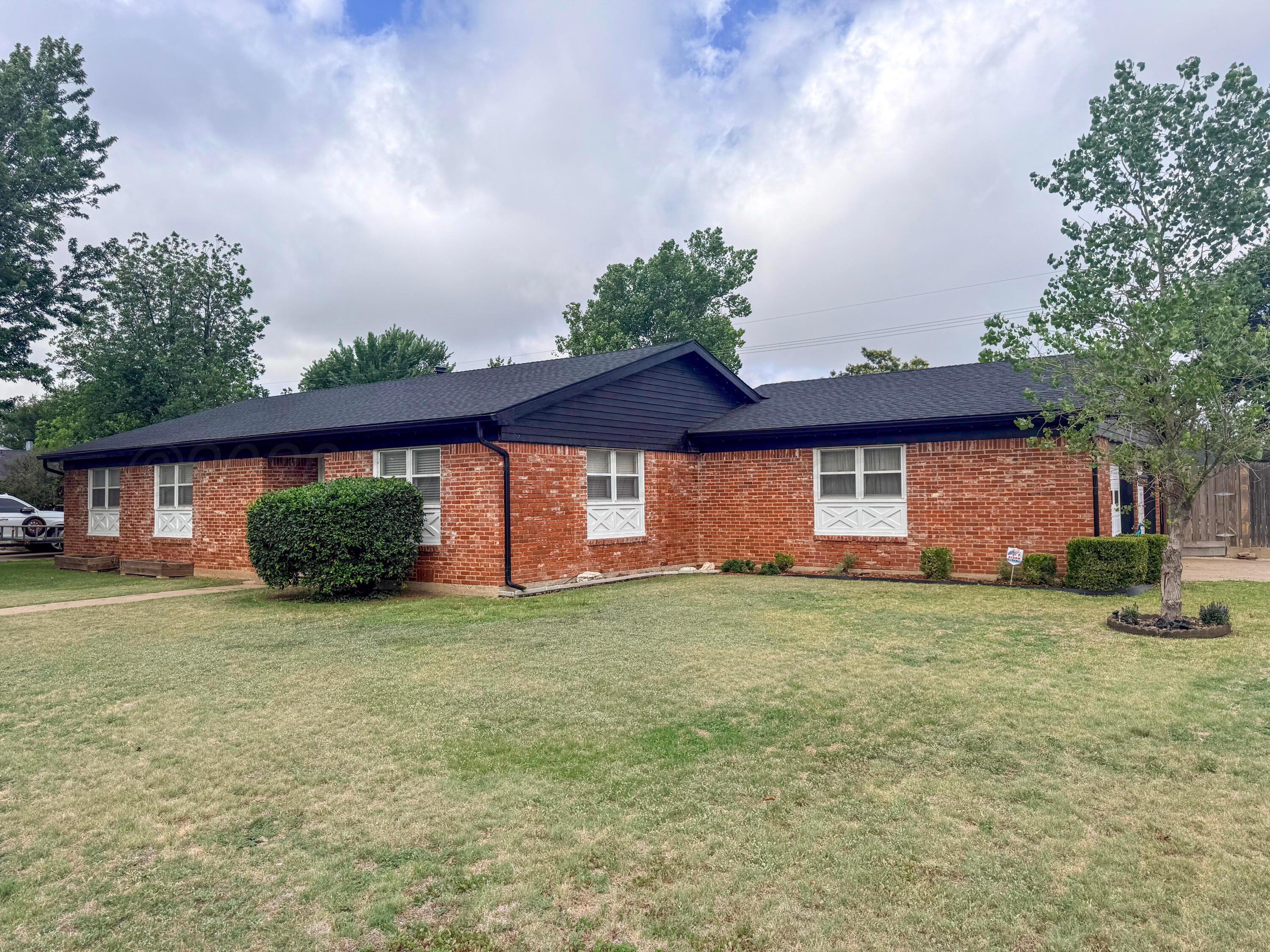 1825 N Evergreen Street Property Photo 6