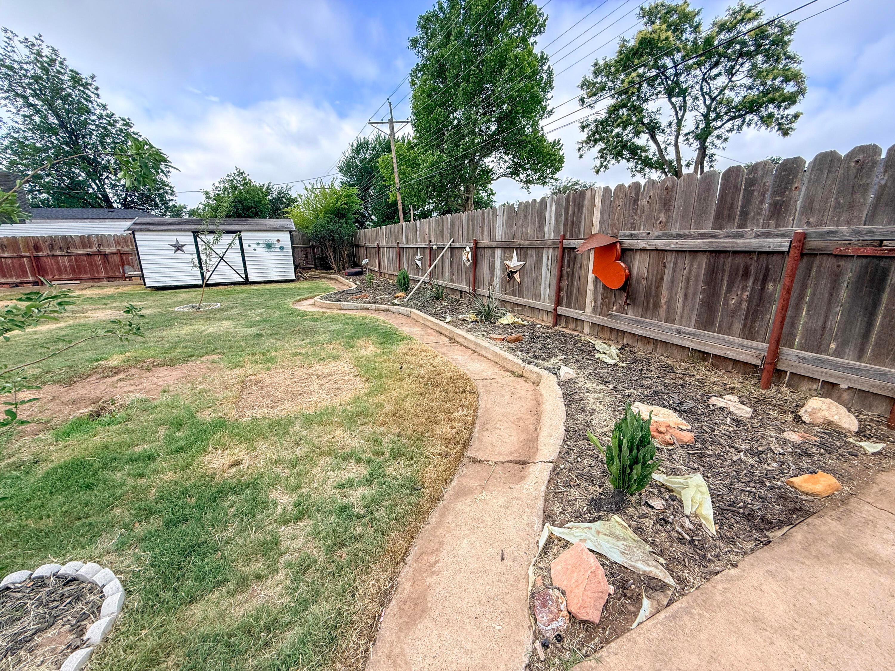 1825 N Evergreen Street Property Photo 8