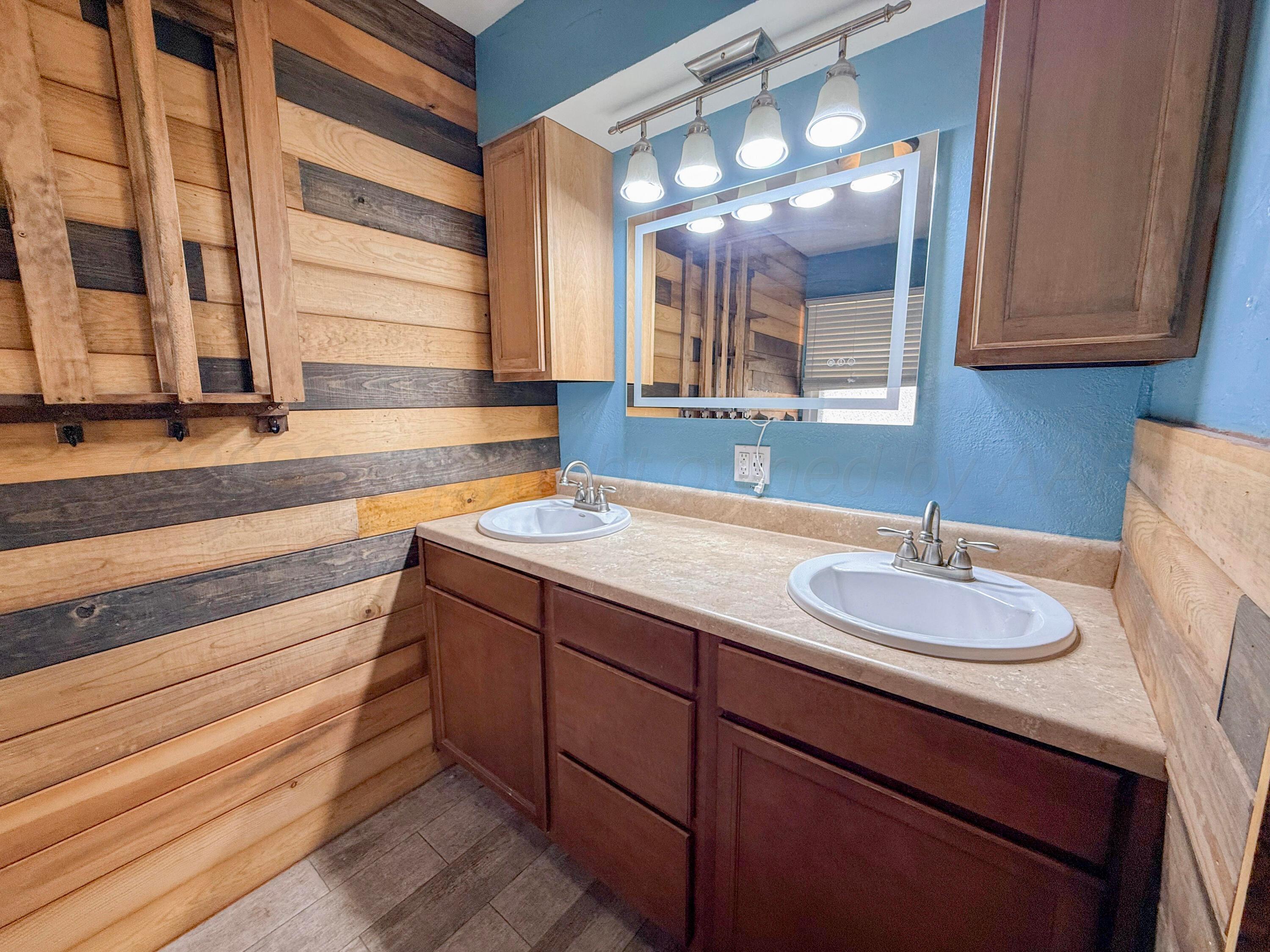 1825 N Evergreen Street Property Photo 33