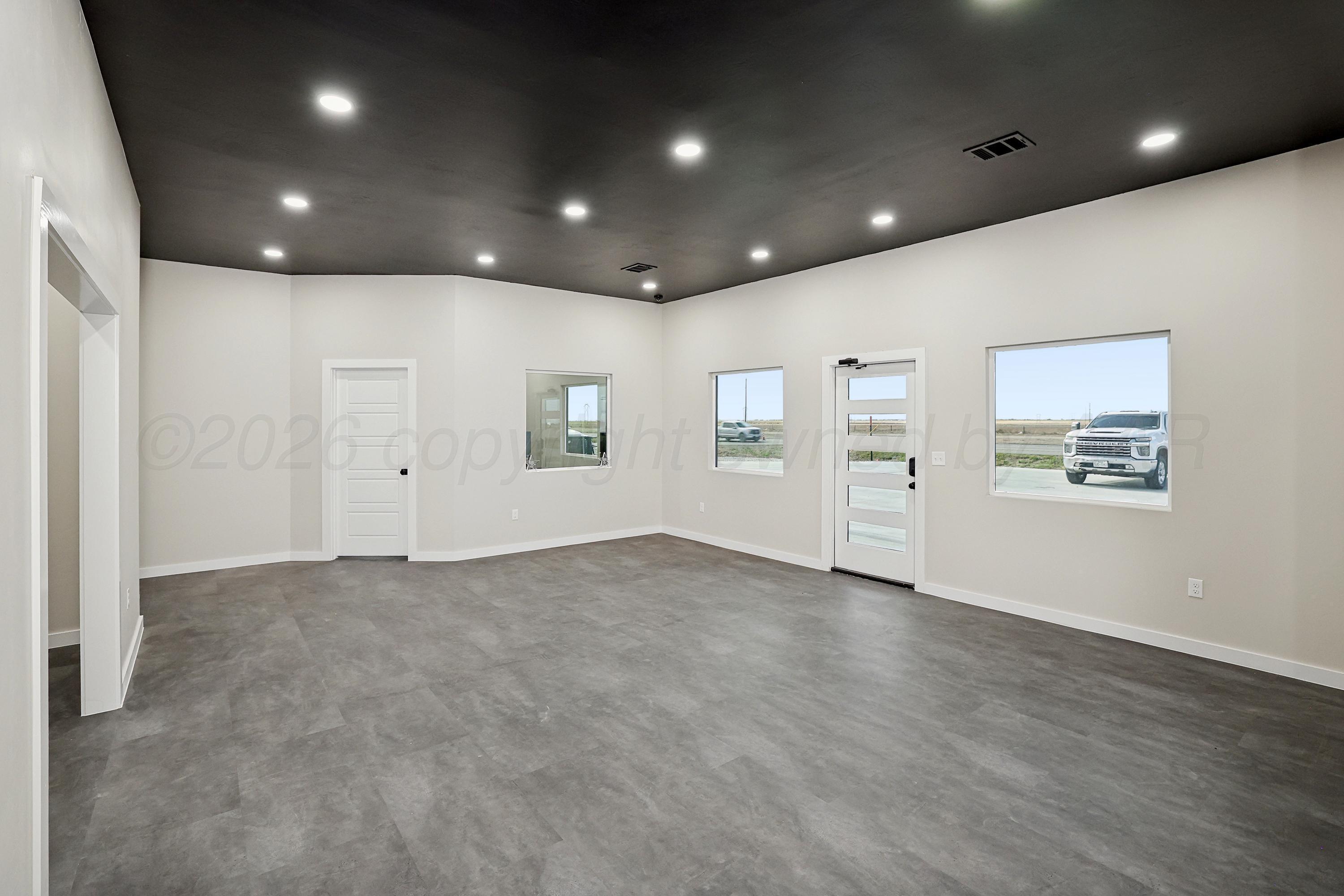 4501 E Loop 335 Property Photo 8