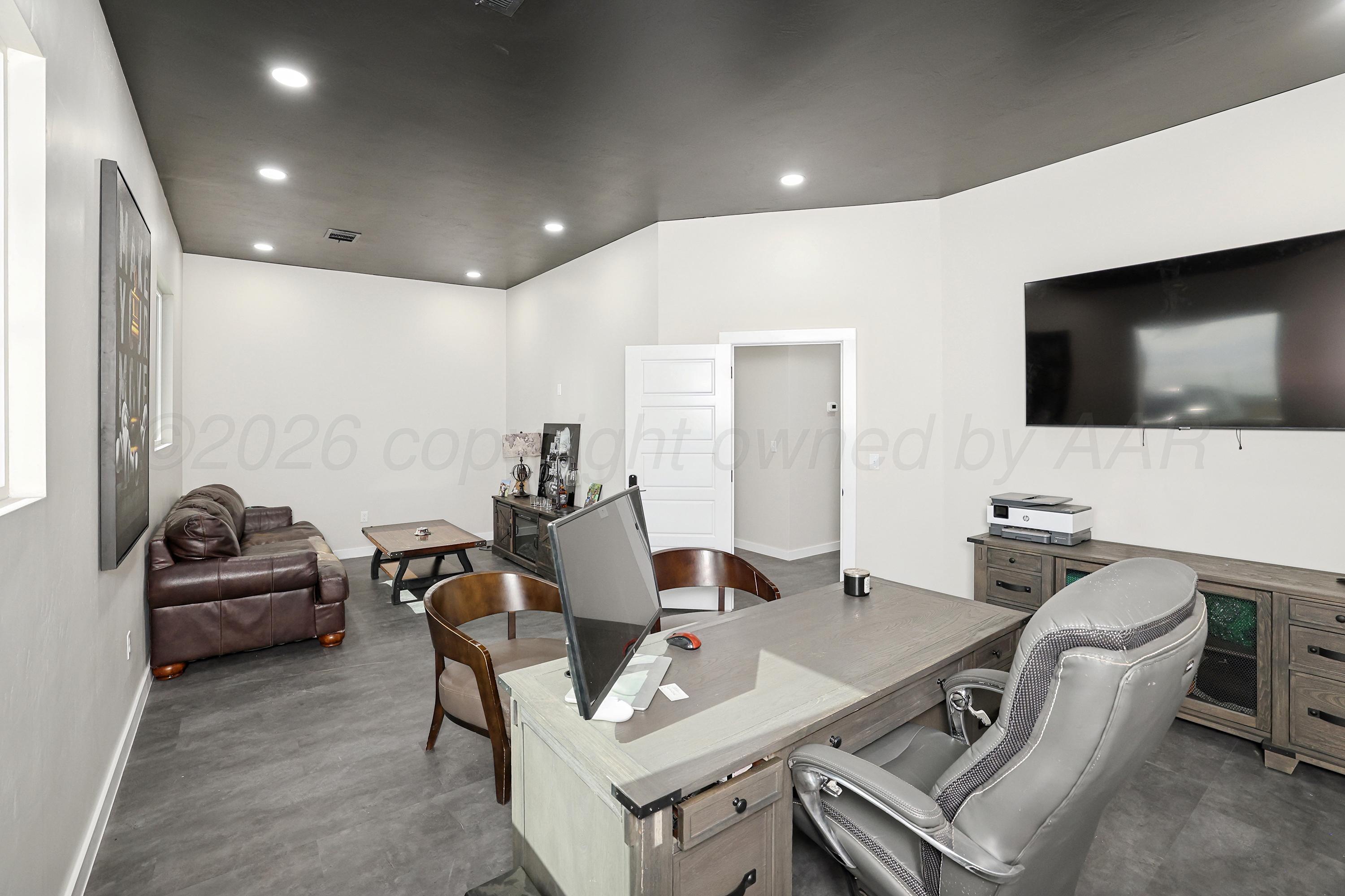 4501 E Loop 335 Property Photo 17