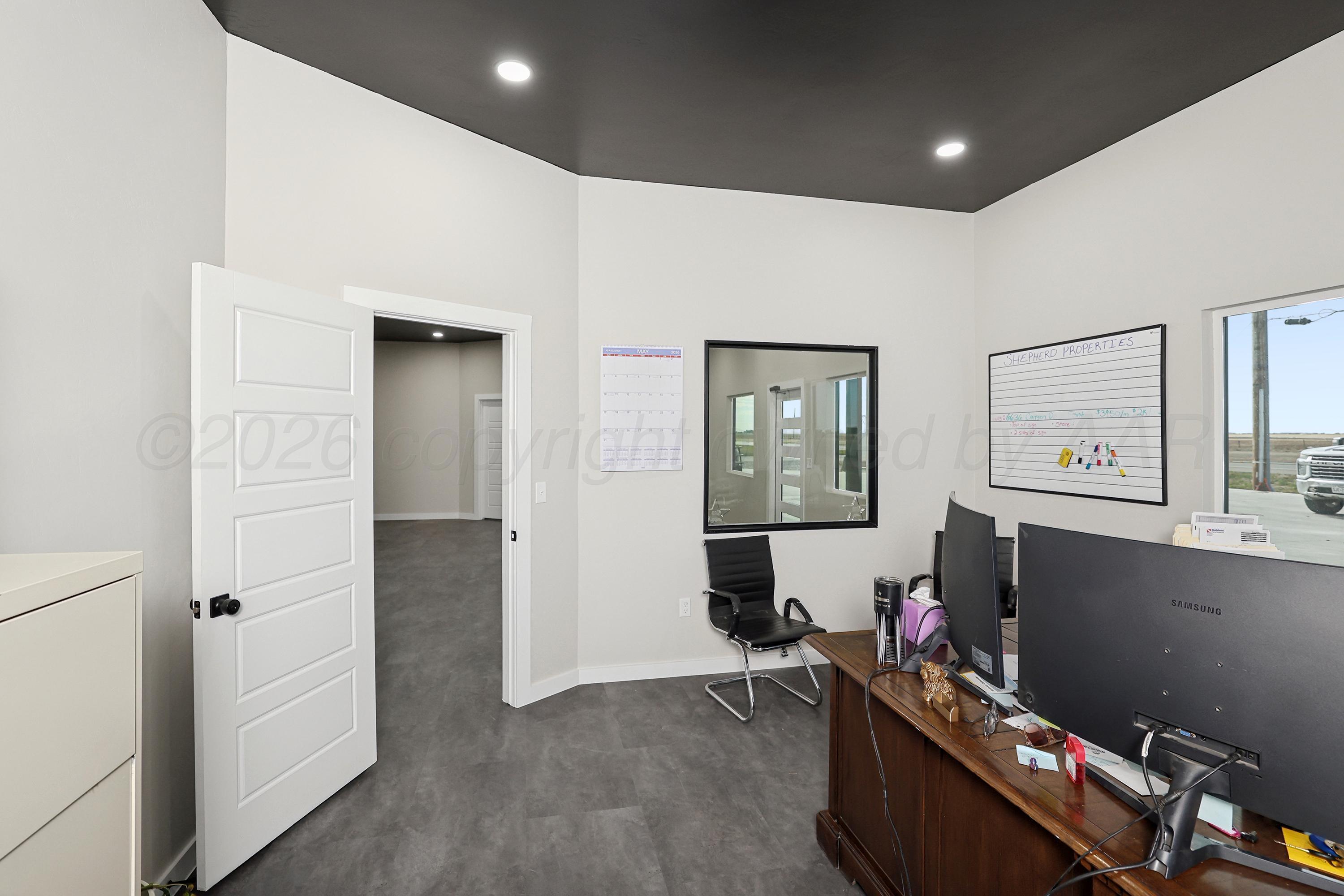 4501 E Loop 335 Property Photo 23