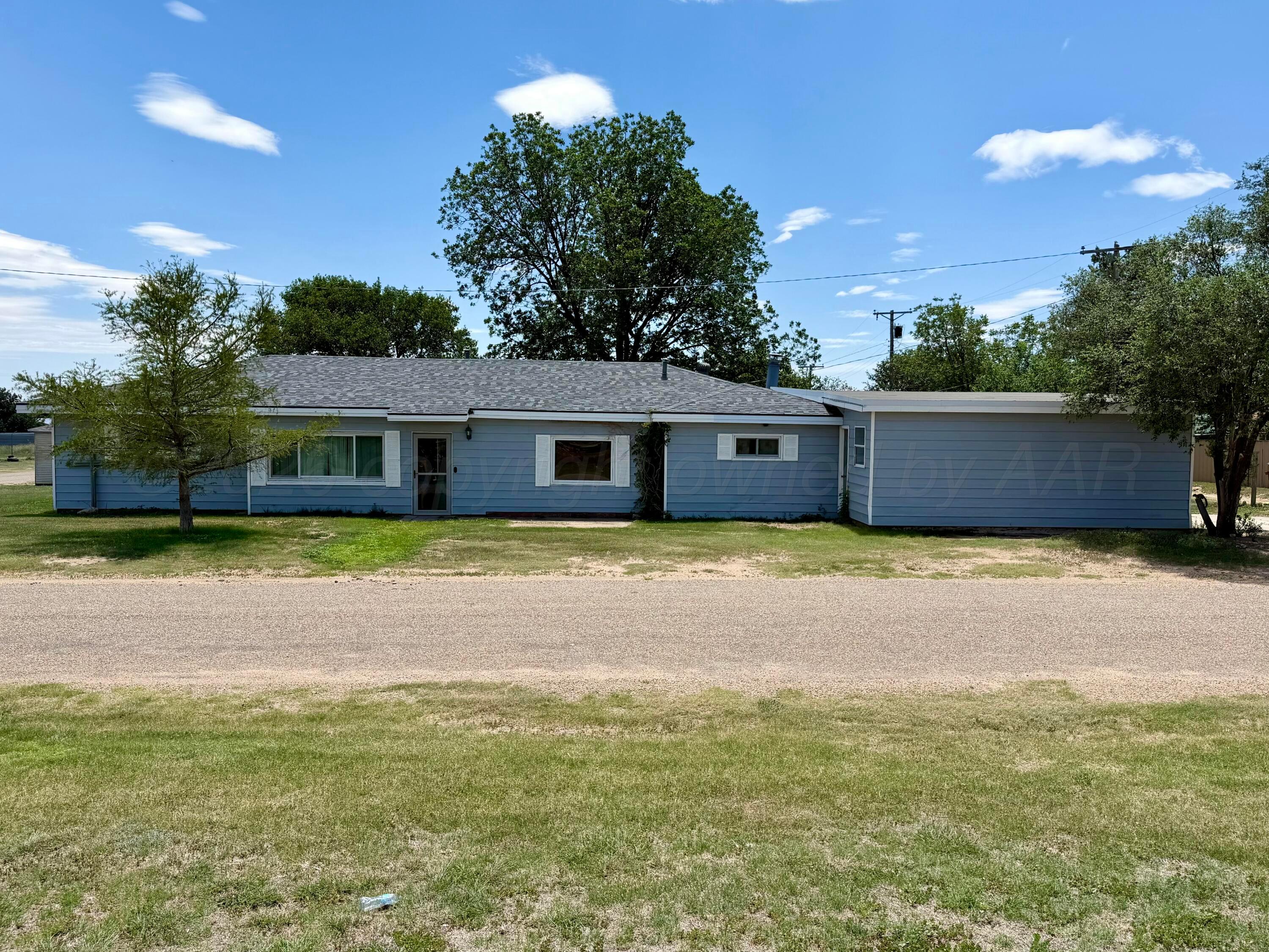 519 E 2nd Property Photo 2