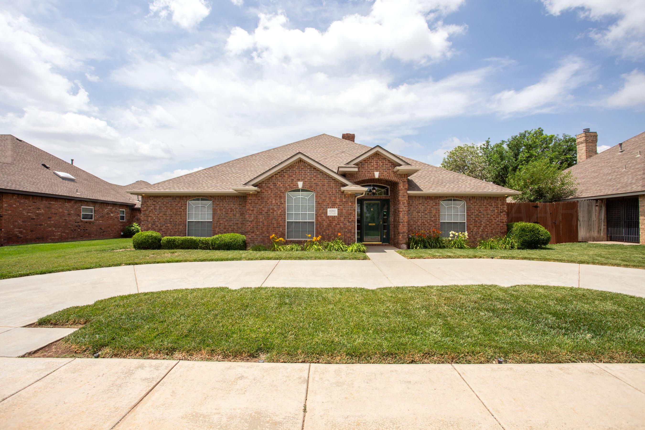 8202 Victory Drive Property Photo 1