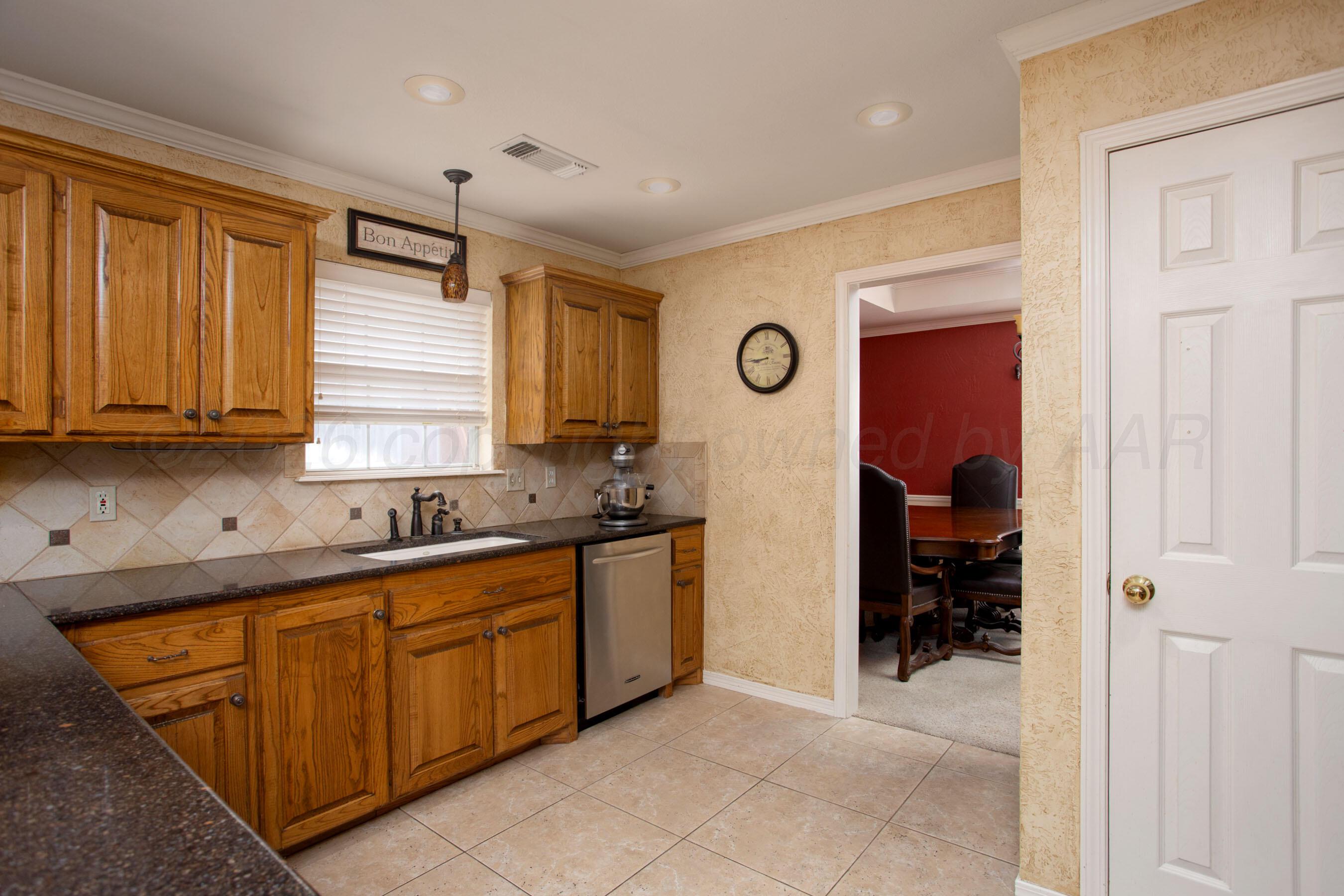 8202 Victory Drive Property Photo 8