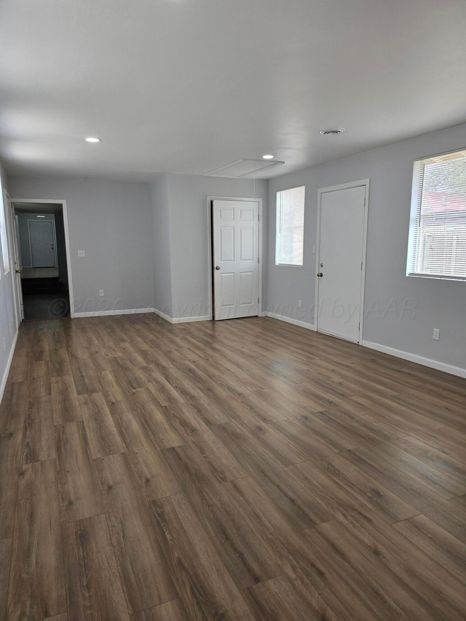 4618 S Ong Street Property Photo 11