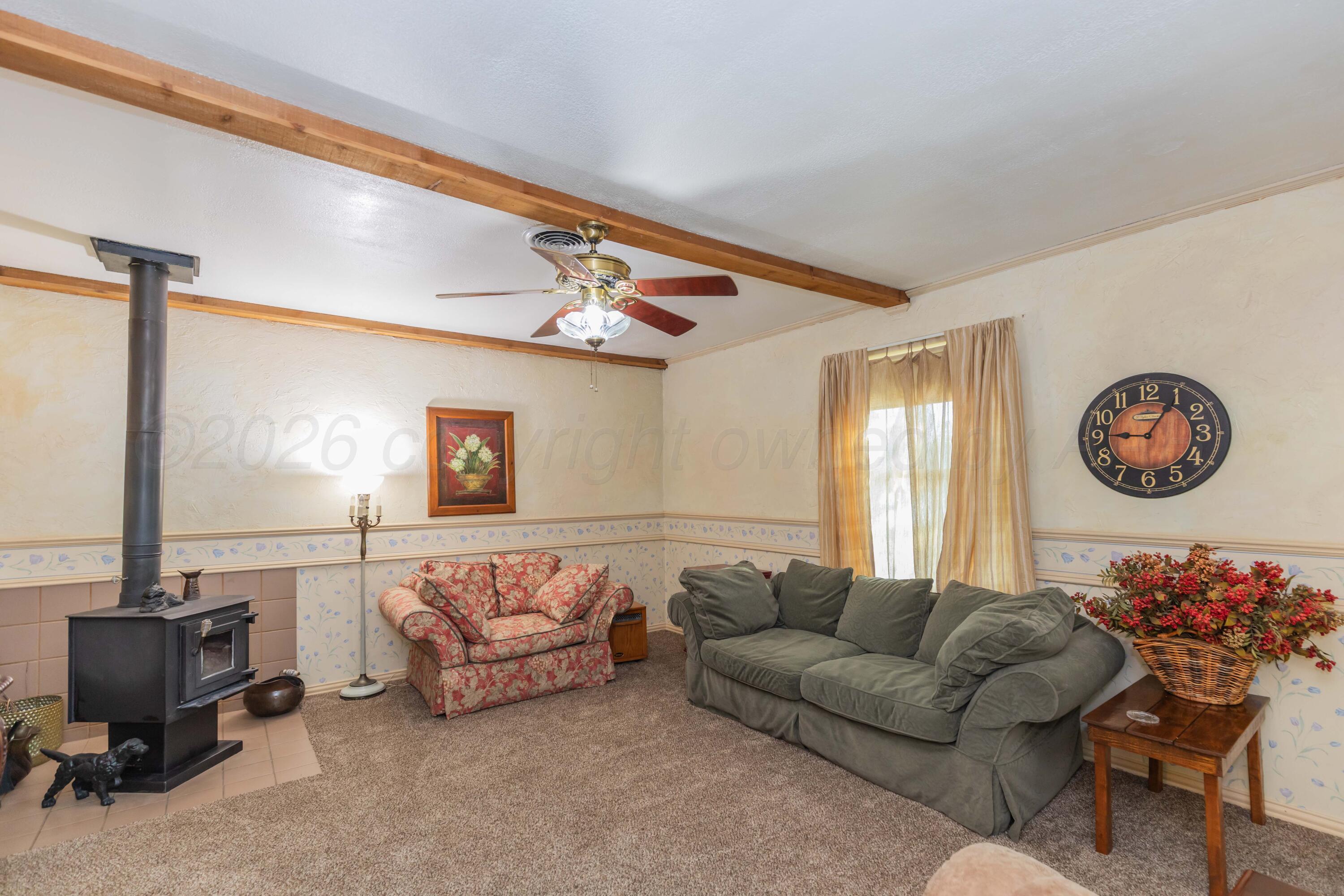 216 E 4th Street Property Photo 8