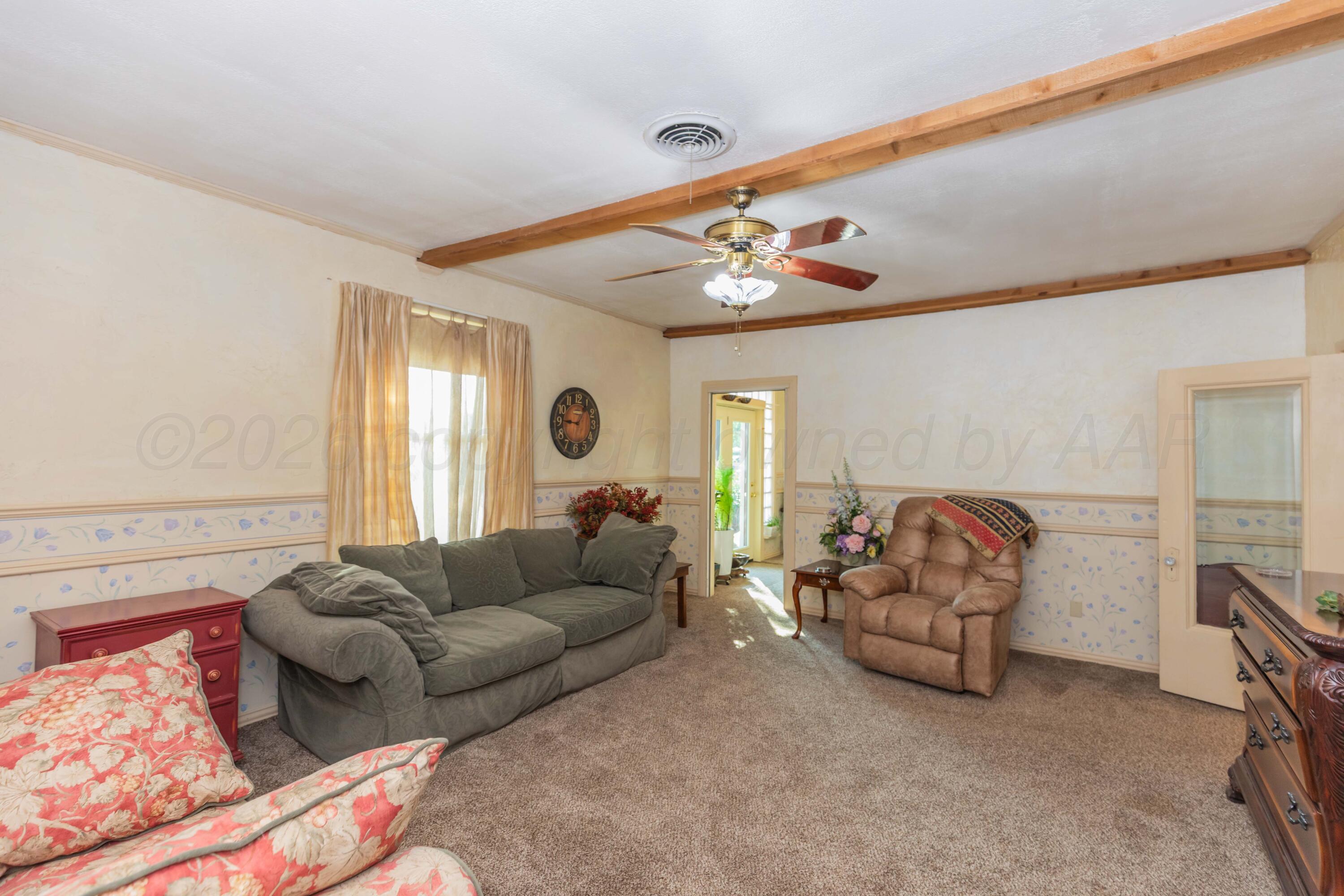 216 E 4th Street Property Photo 9
