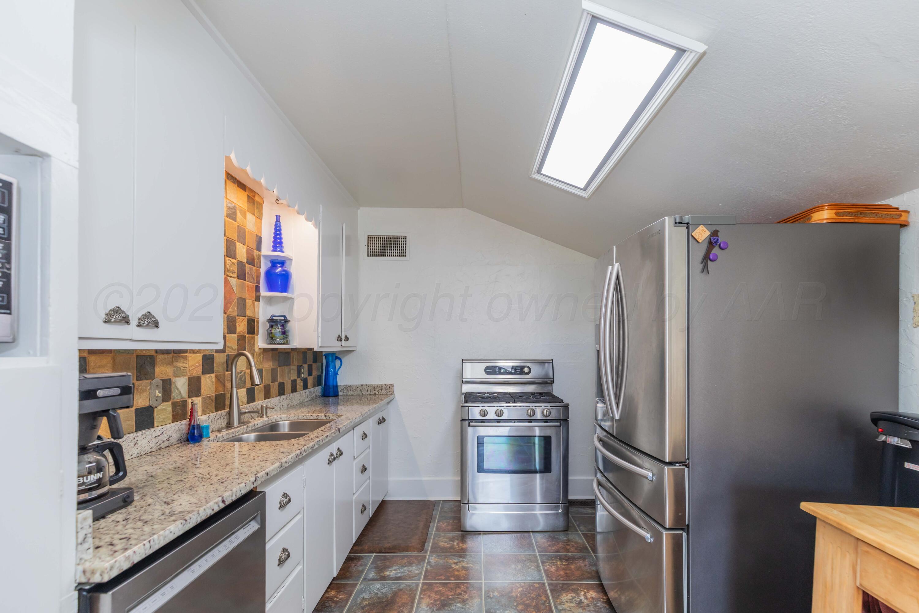 216 E 4th Street Property Photo 13