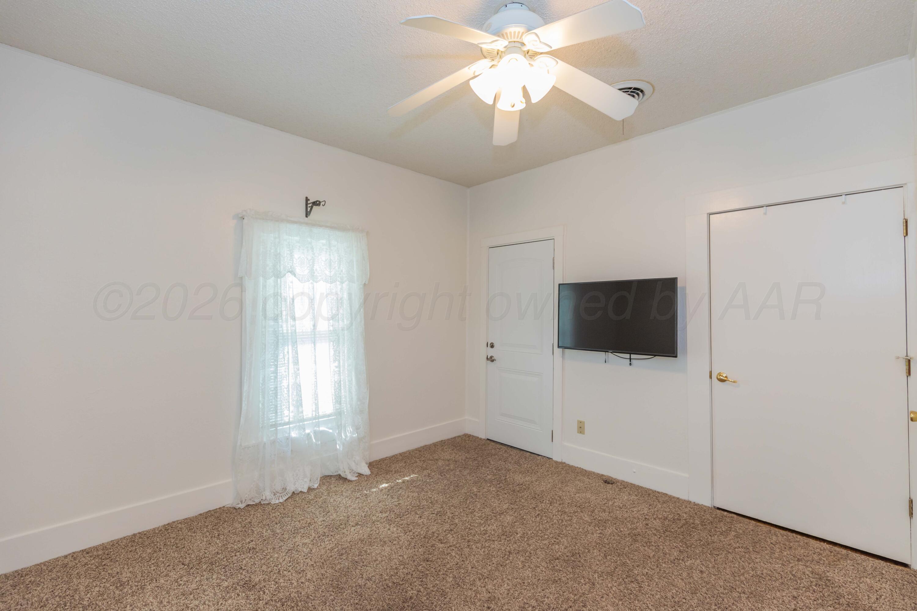 216 E 4th Street Property Photo 48
