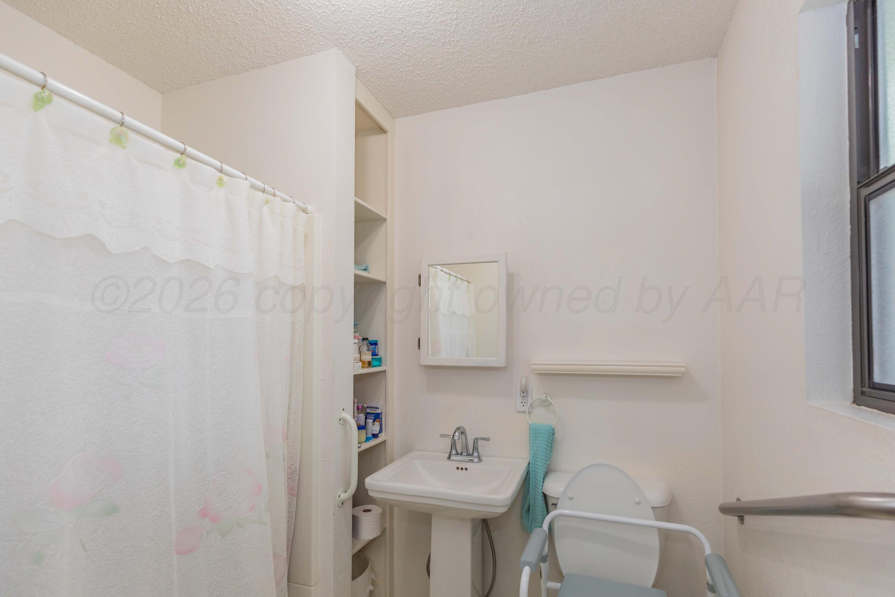 216 E 4th Street Property Photo 59