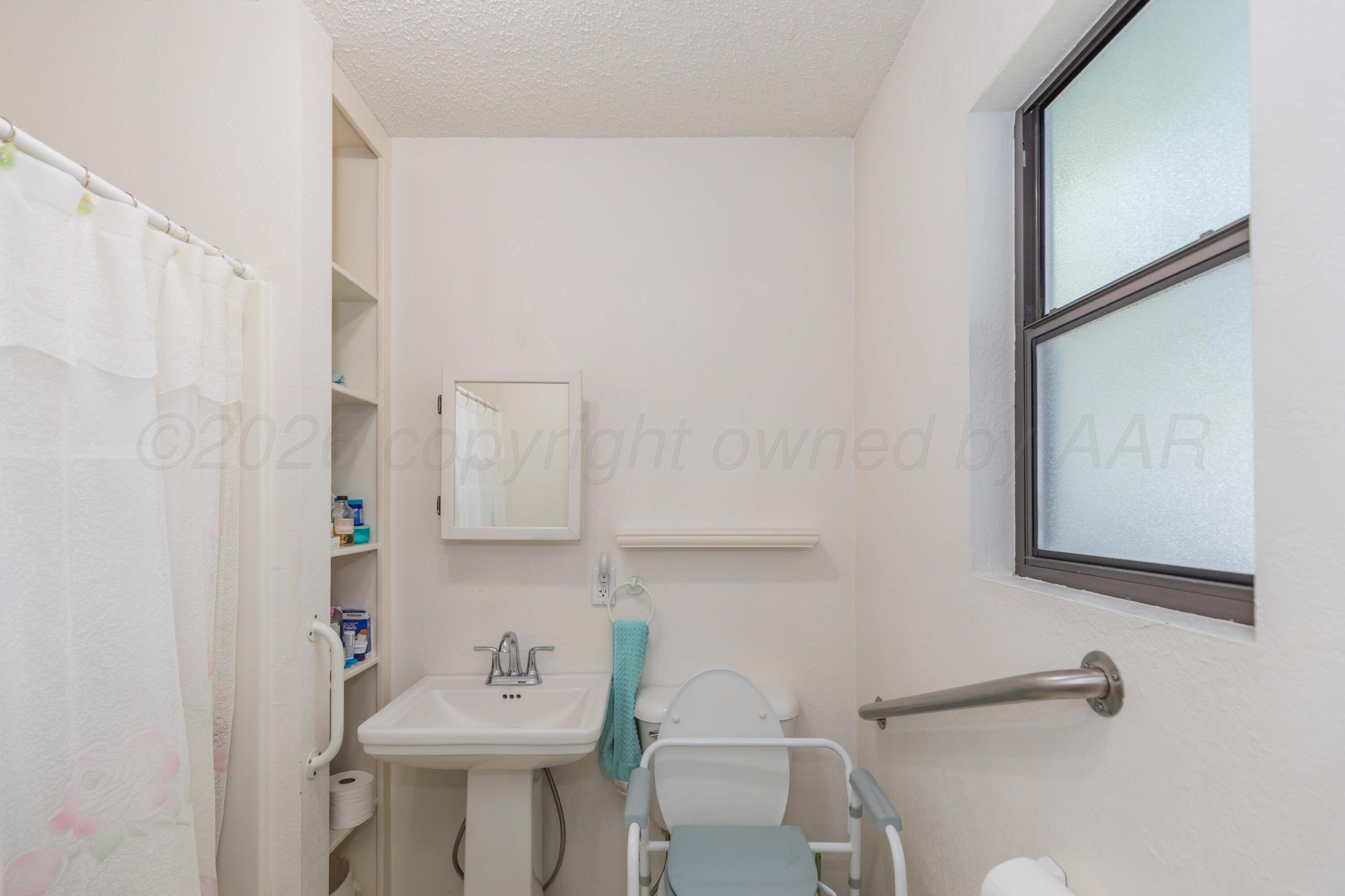 216 E 4th Street Property Photo 60