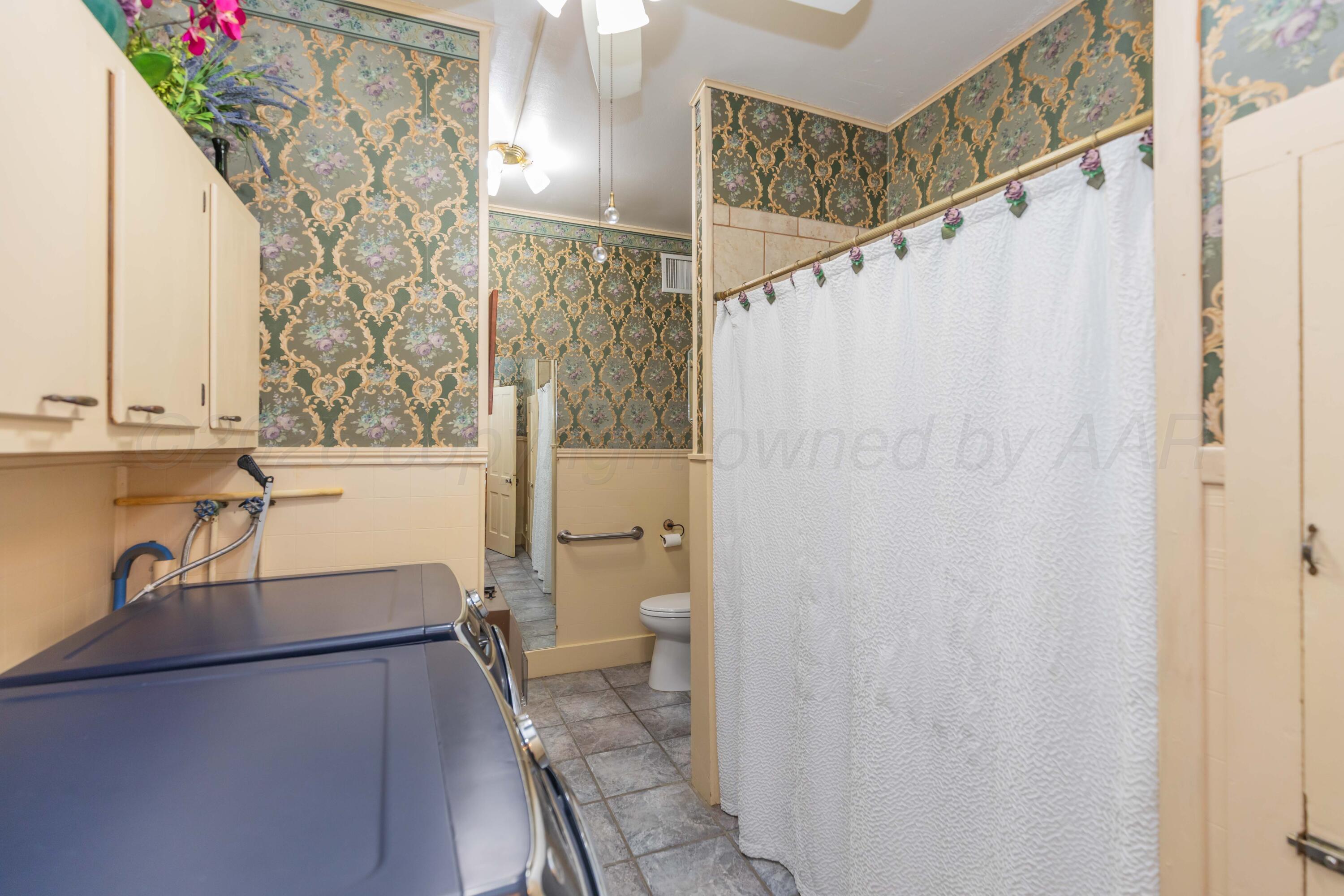 216 E 4th Street Property Photo 65