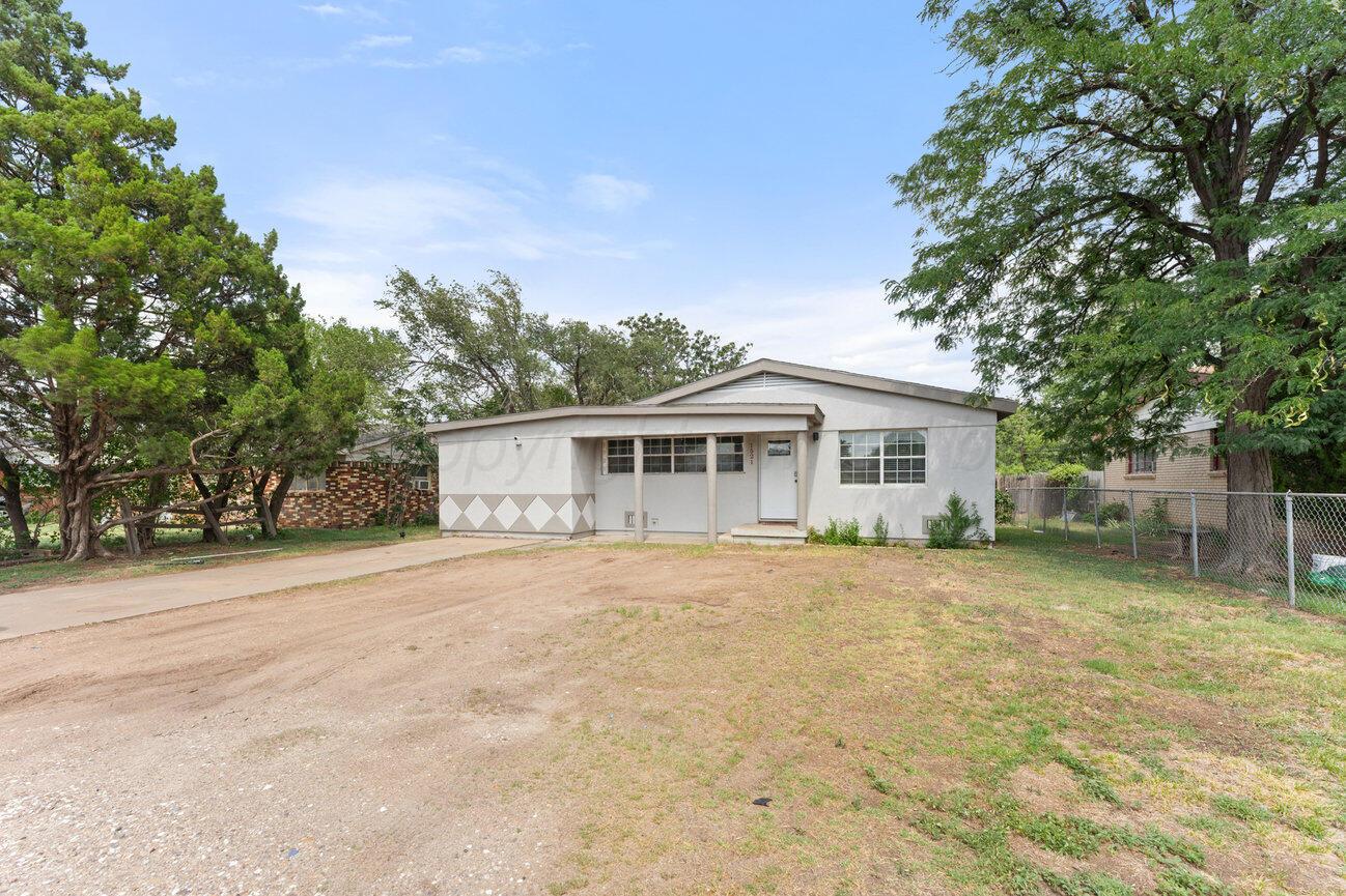 1521 LOCKNEY Street Property Photo 1