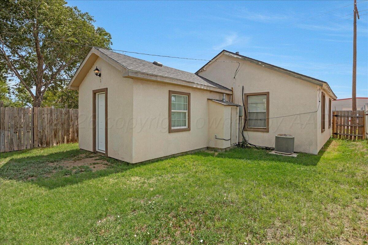 406 S Crockett Street Property Photo 19