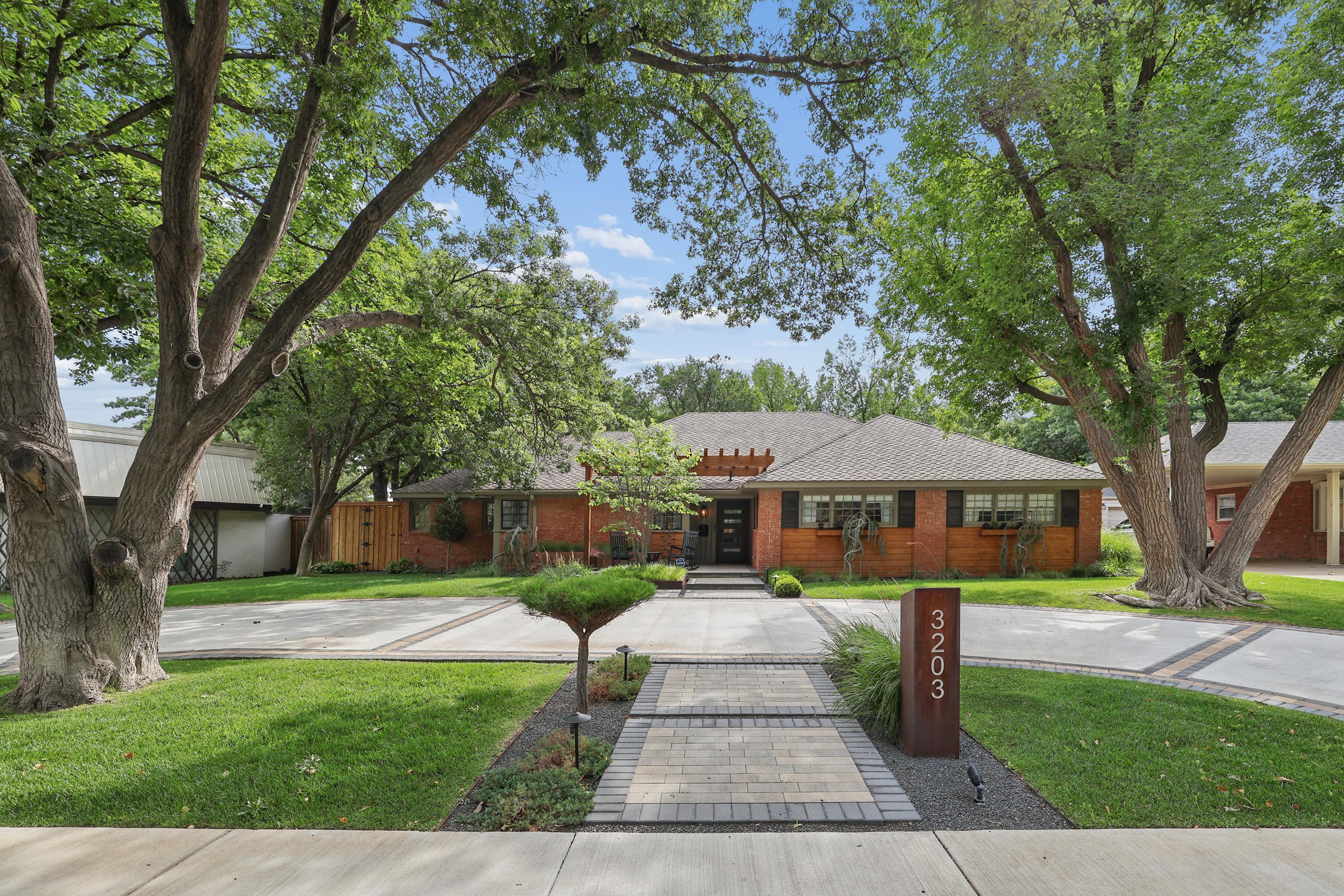 3203 Hawthorne Drive Property Photo 3
