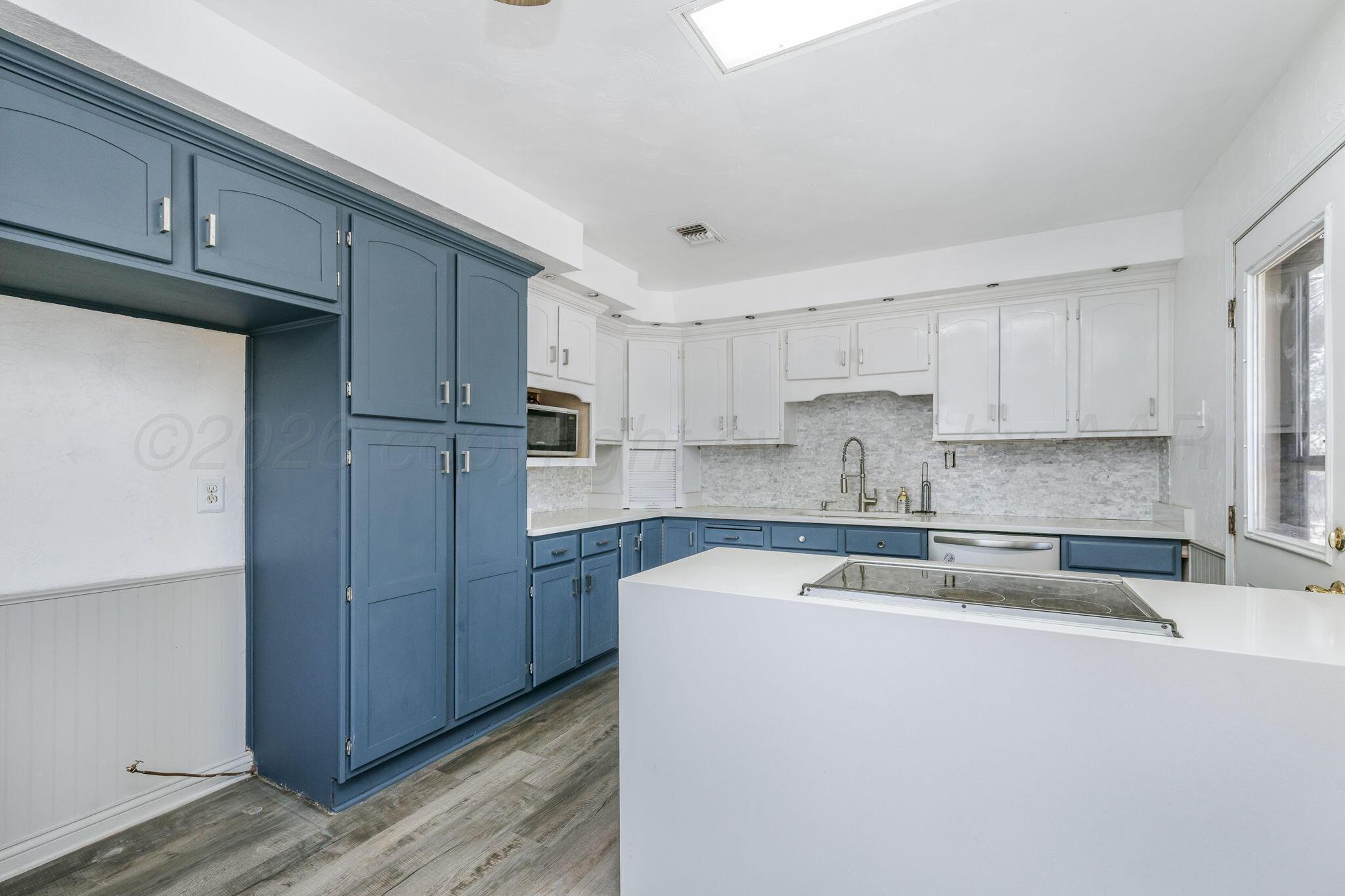 7121 Vinewood Street Property Photo 4