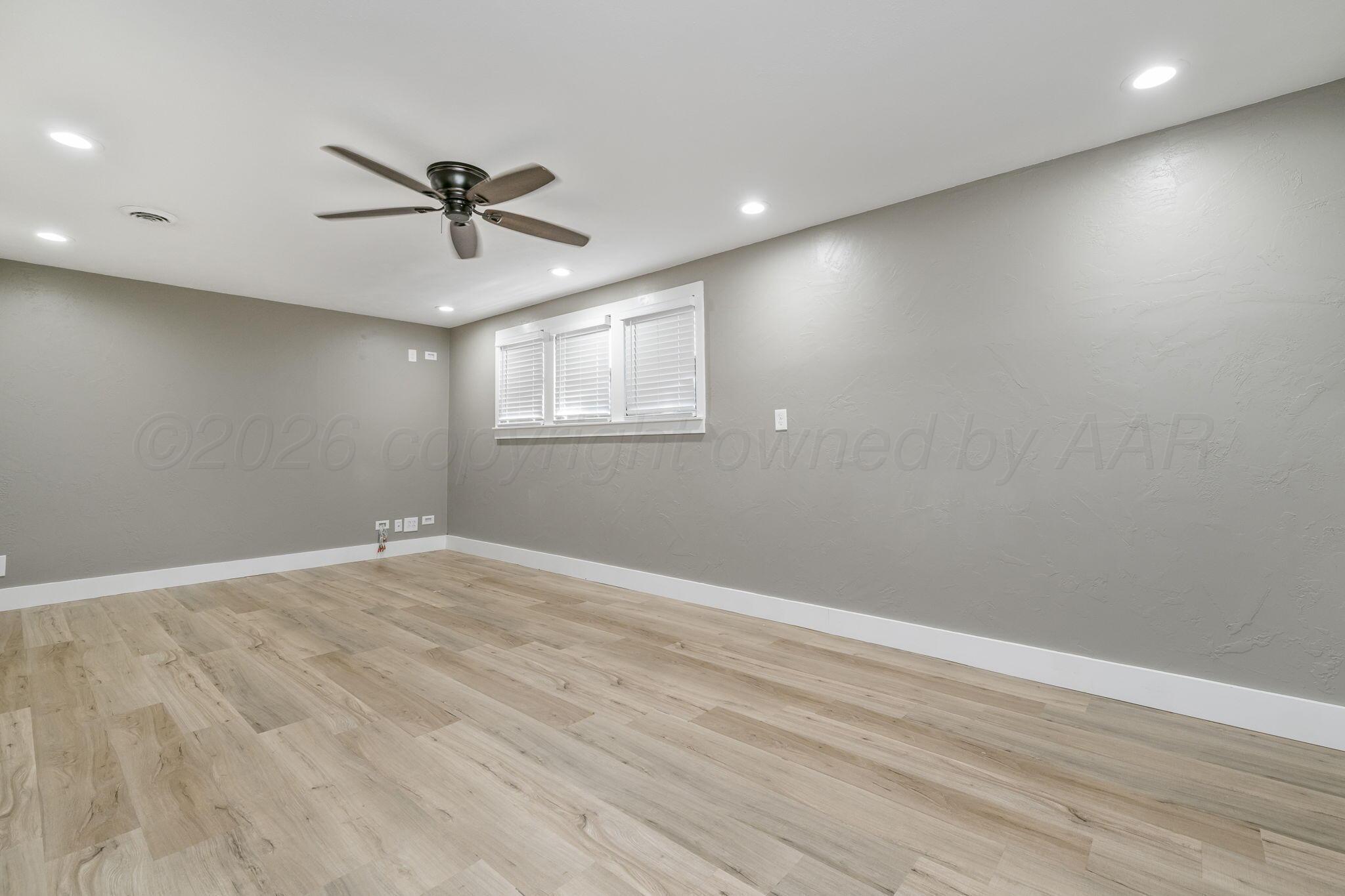 7121 Vinewood Street Property Photo 15
