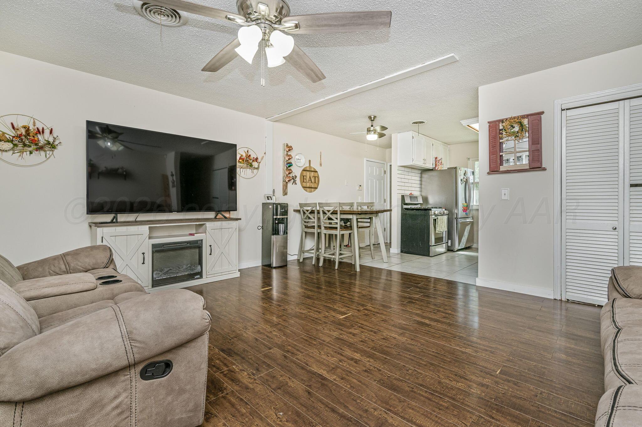2907 S Manhattan Street Property Photo 3