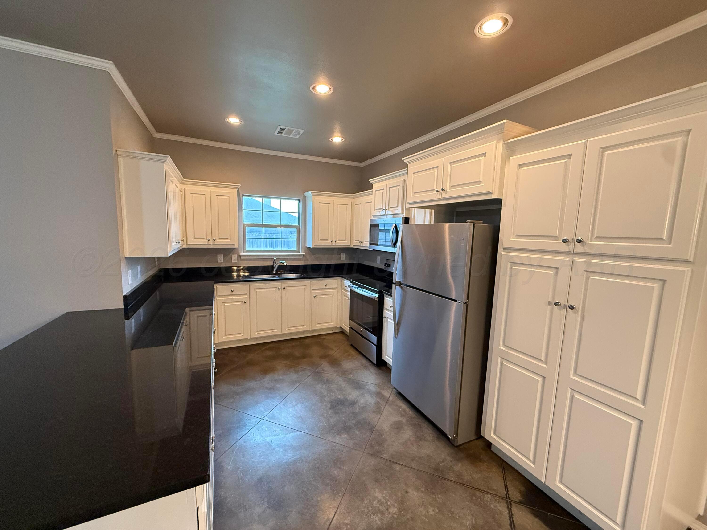 7817 Crestline Drive Property Photo 3