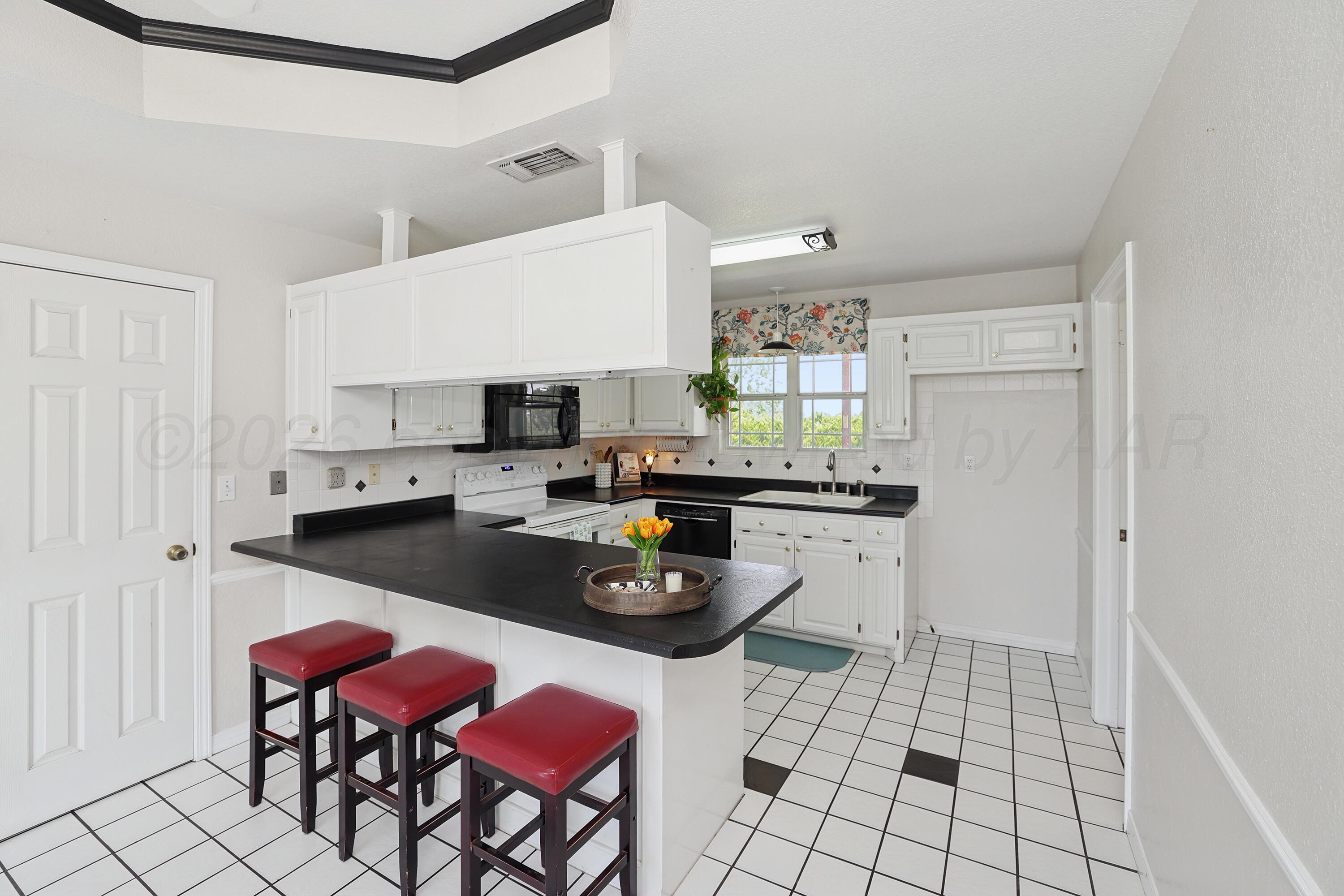 5621 White Fence Road Property Photo 14