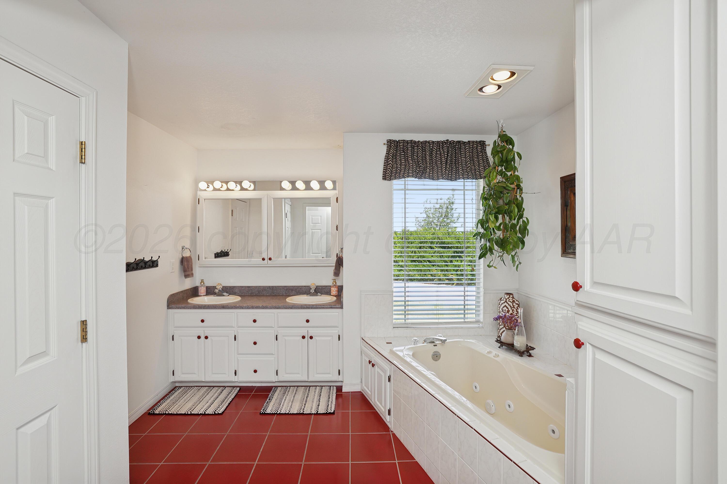 5621 White Fence Road Property Photo 22