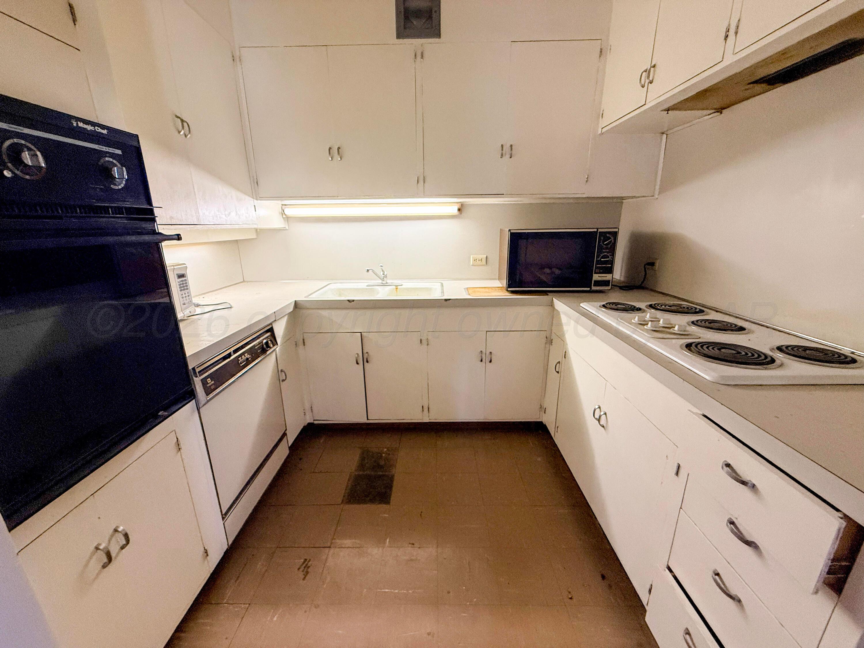 1146 N Hobart Street Property Photo 33
