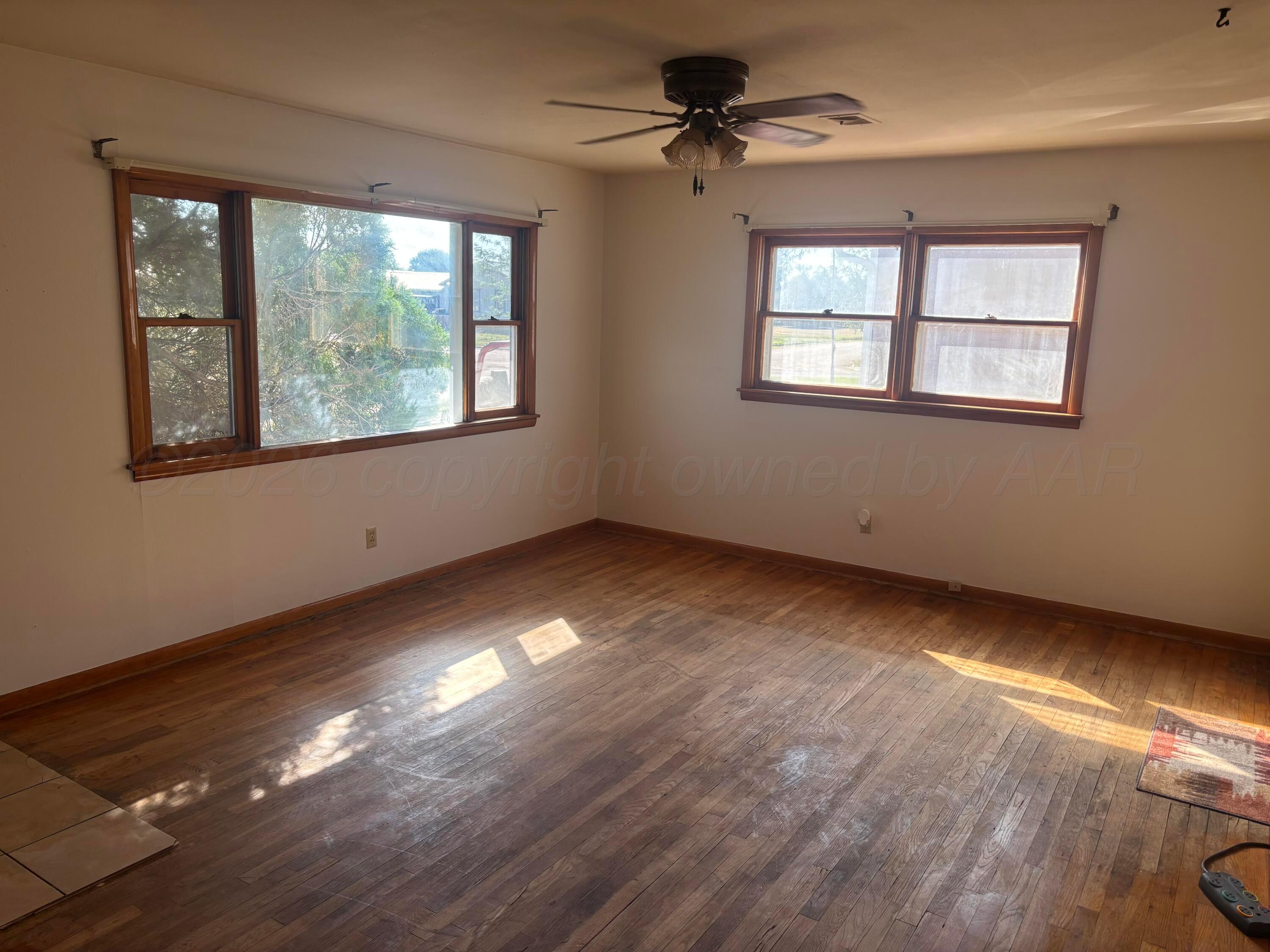 606 S Longwood Avenue Property Photo 3