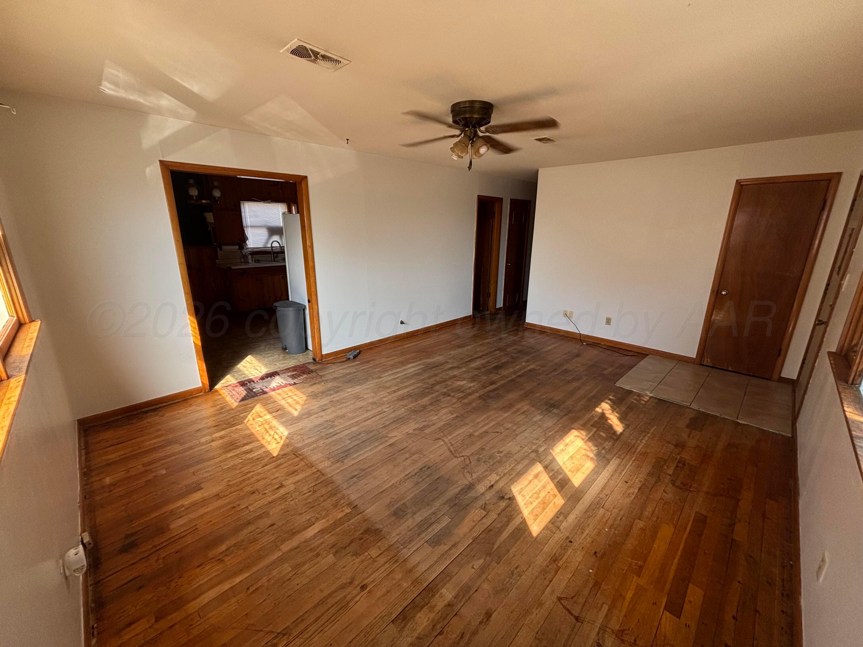 606 S Longwood Avenue Property Photo 4