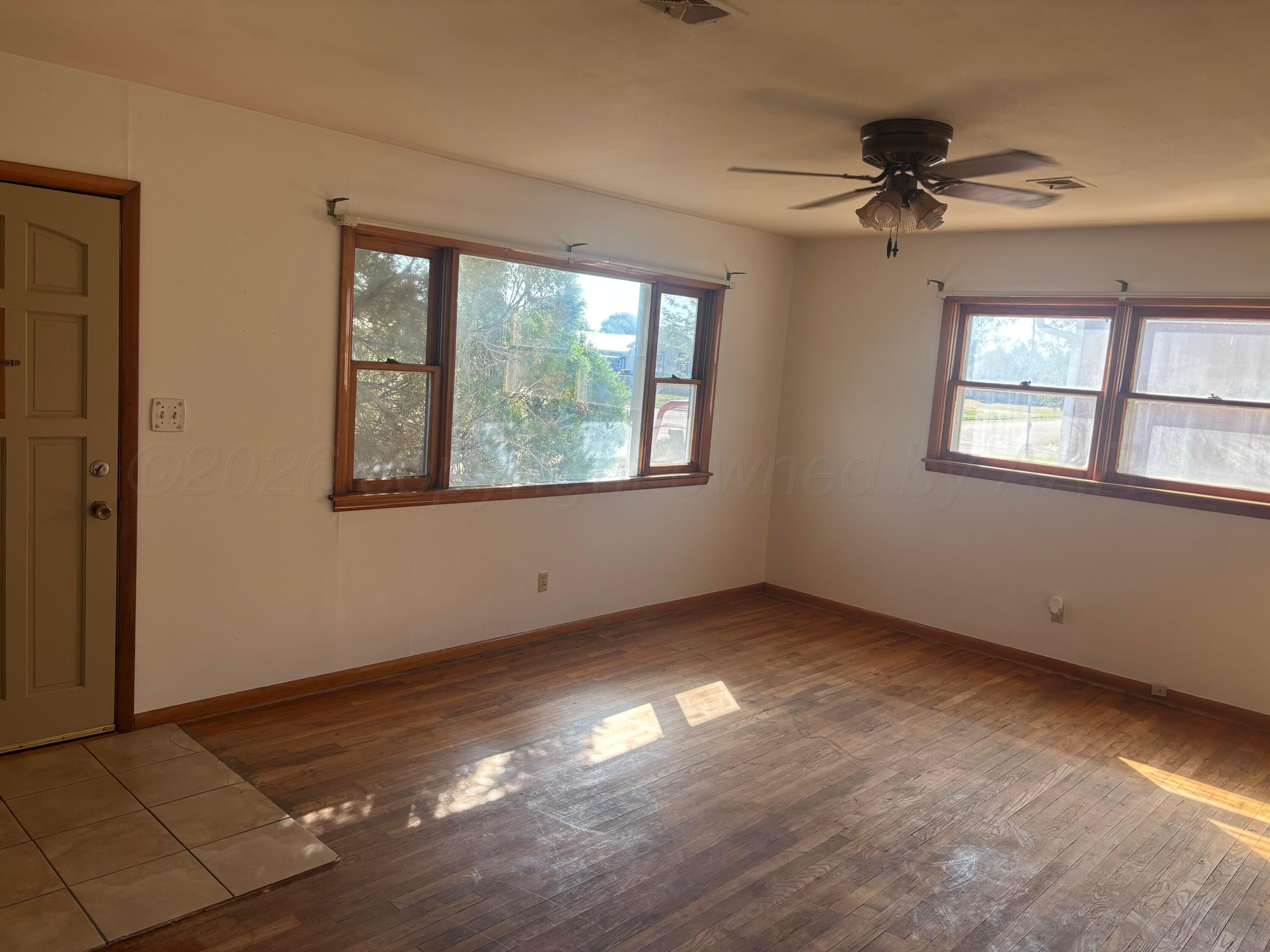 606 S Longwood Avenue Property Photo 5