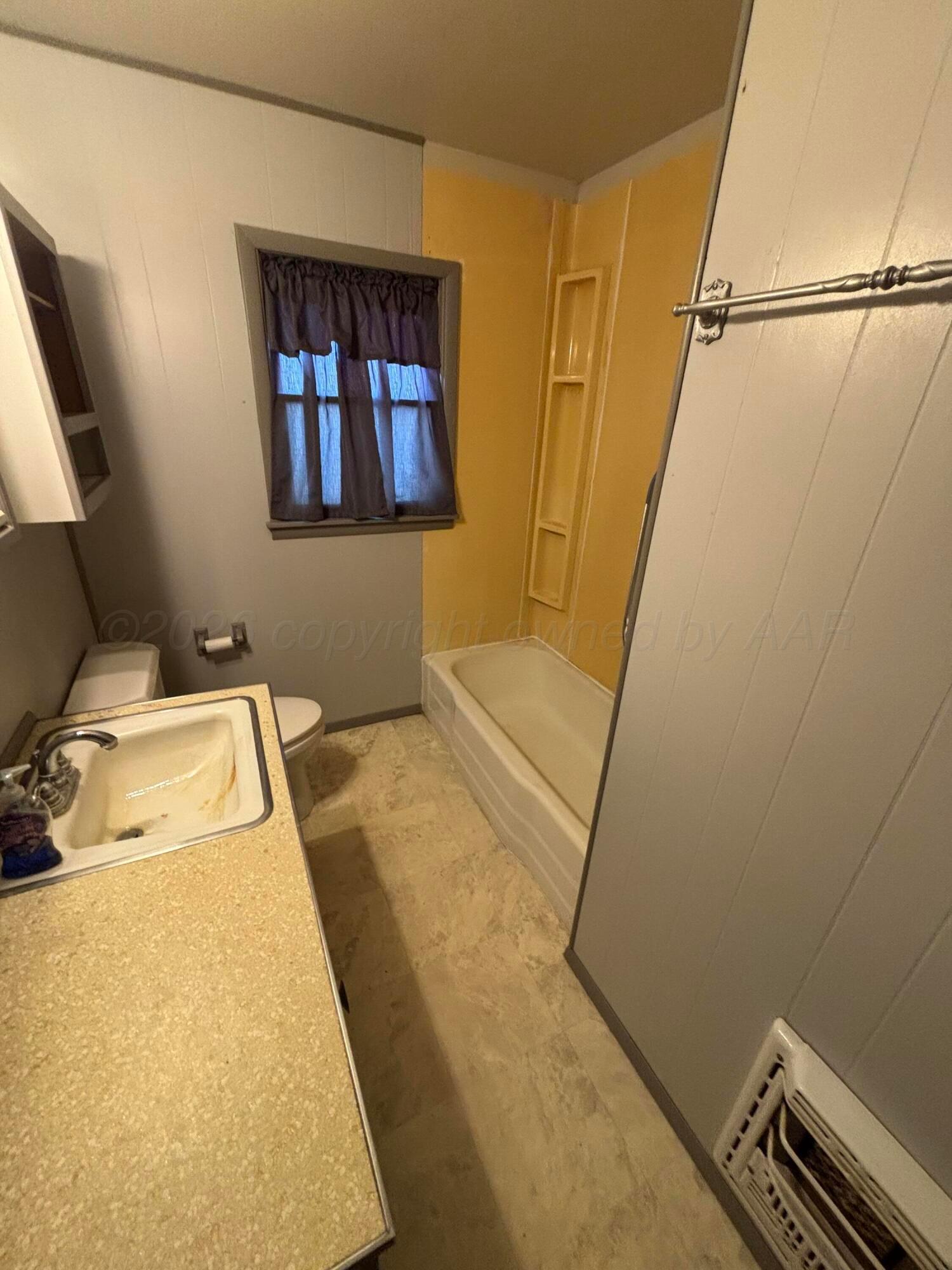 606 S Longwood Avenue Property Photo 15