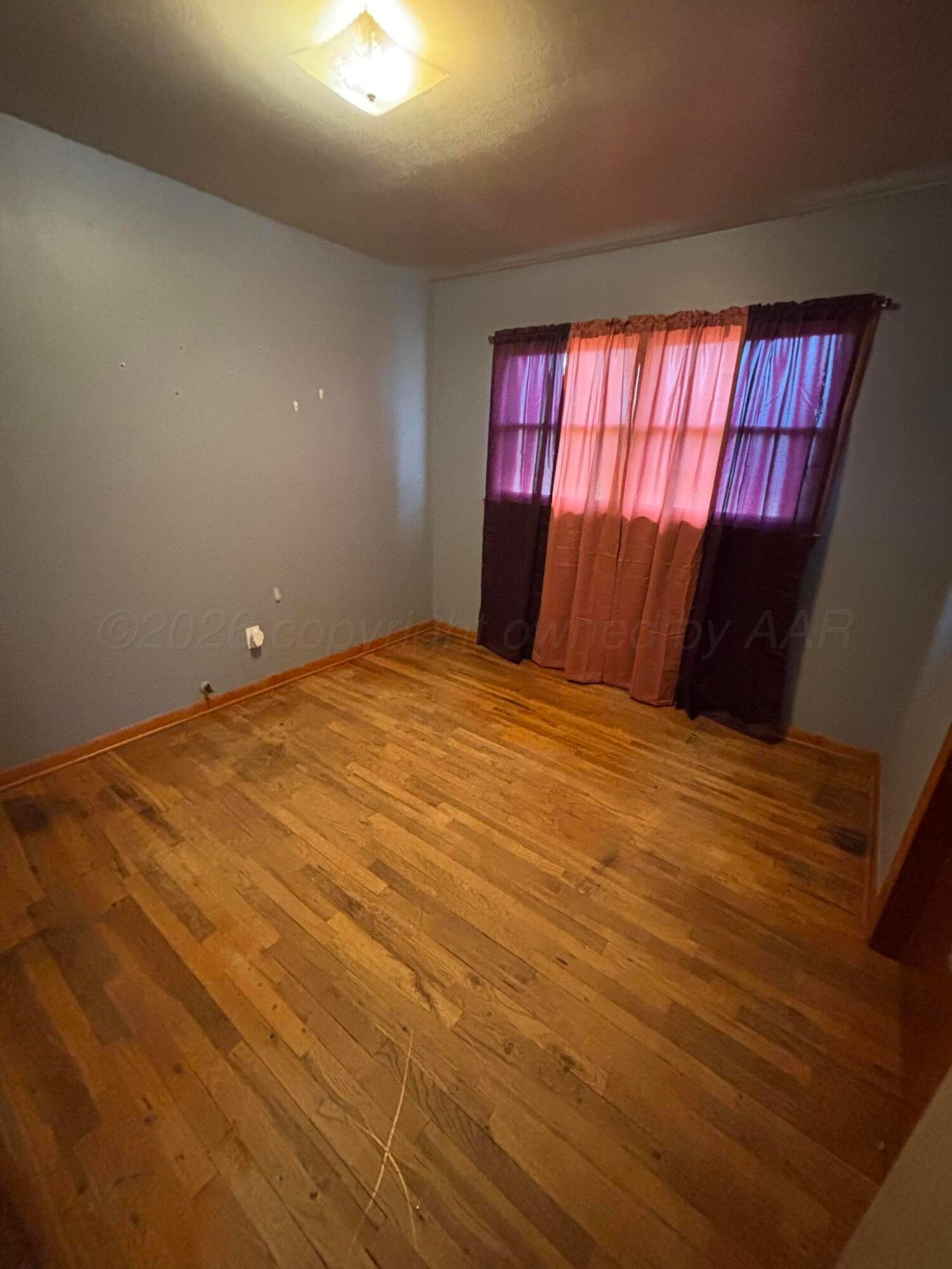 606 S Longwood Avenue Property Photo 16