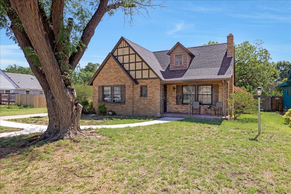 1209 S BOWIE Street Property Photo 1