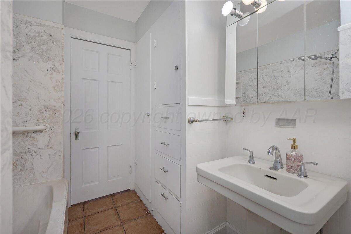 1209 S Bowie Street Property Photo 17
