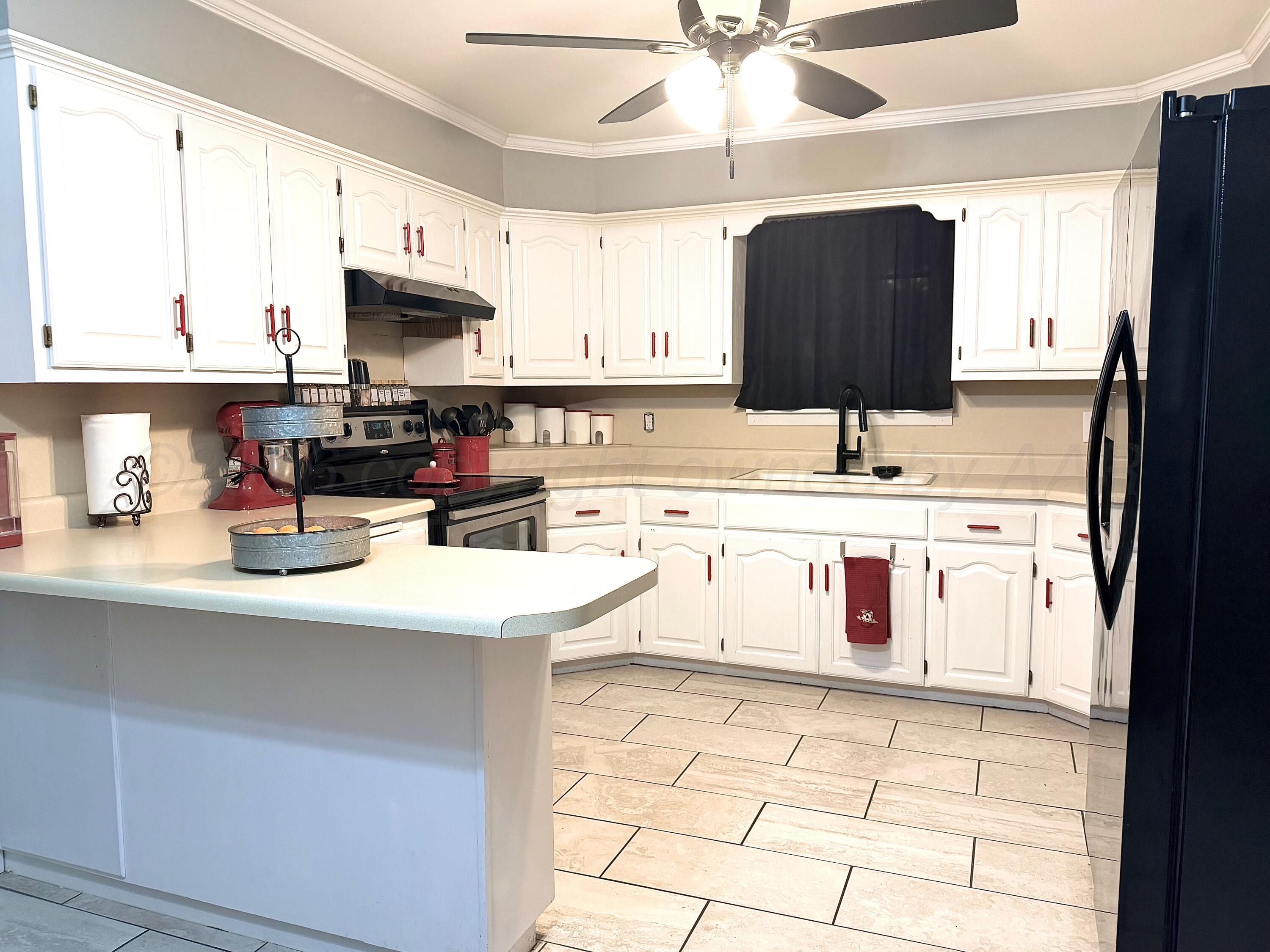 412 Brown Street Property Photo 8