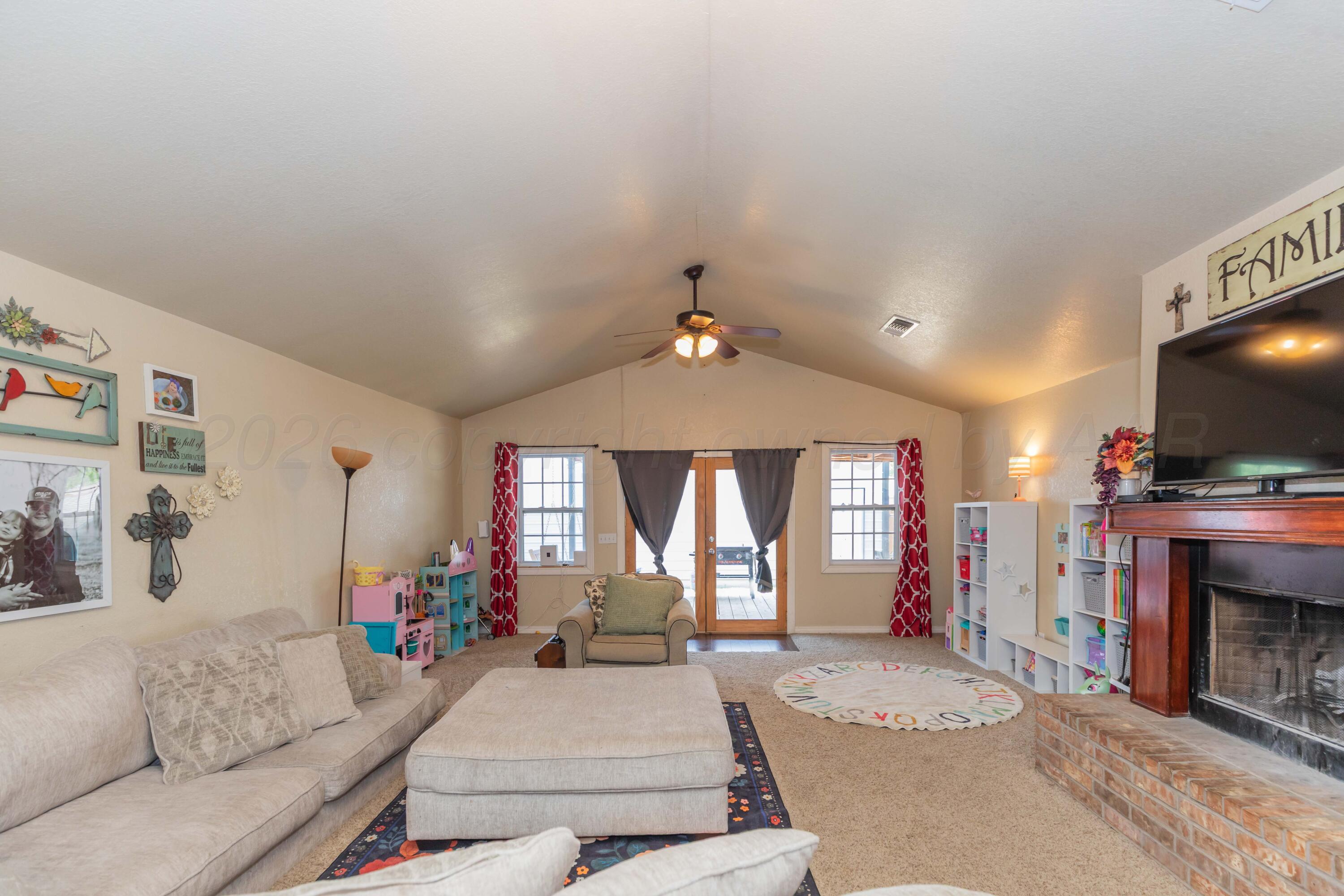 607 S Cornell Avenue Property Photo 6