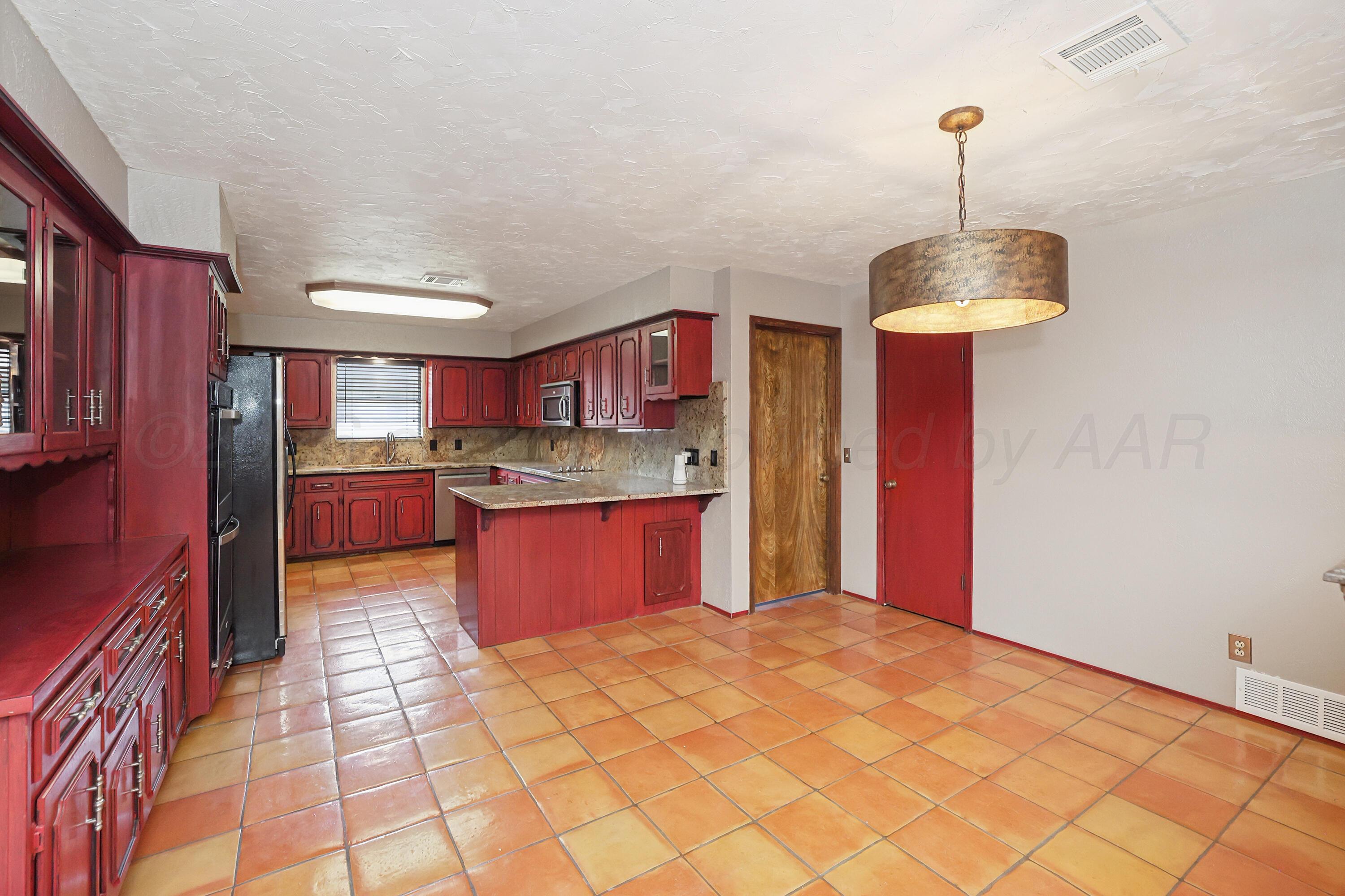 3704 Montague Drive Property Photo 5