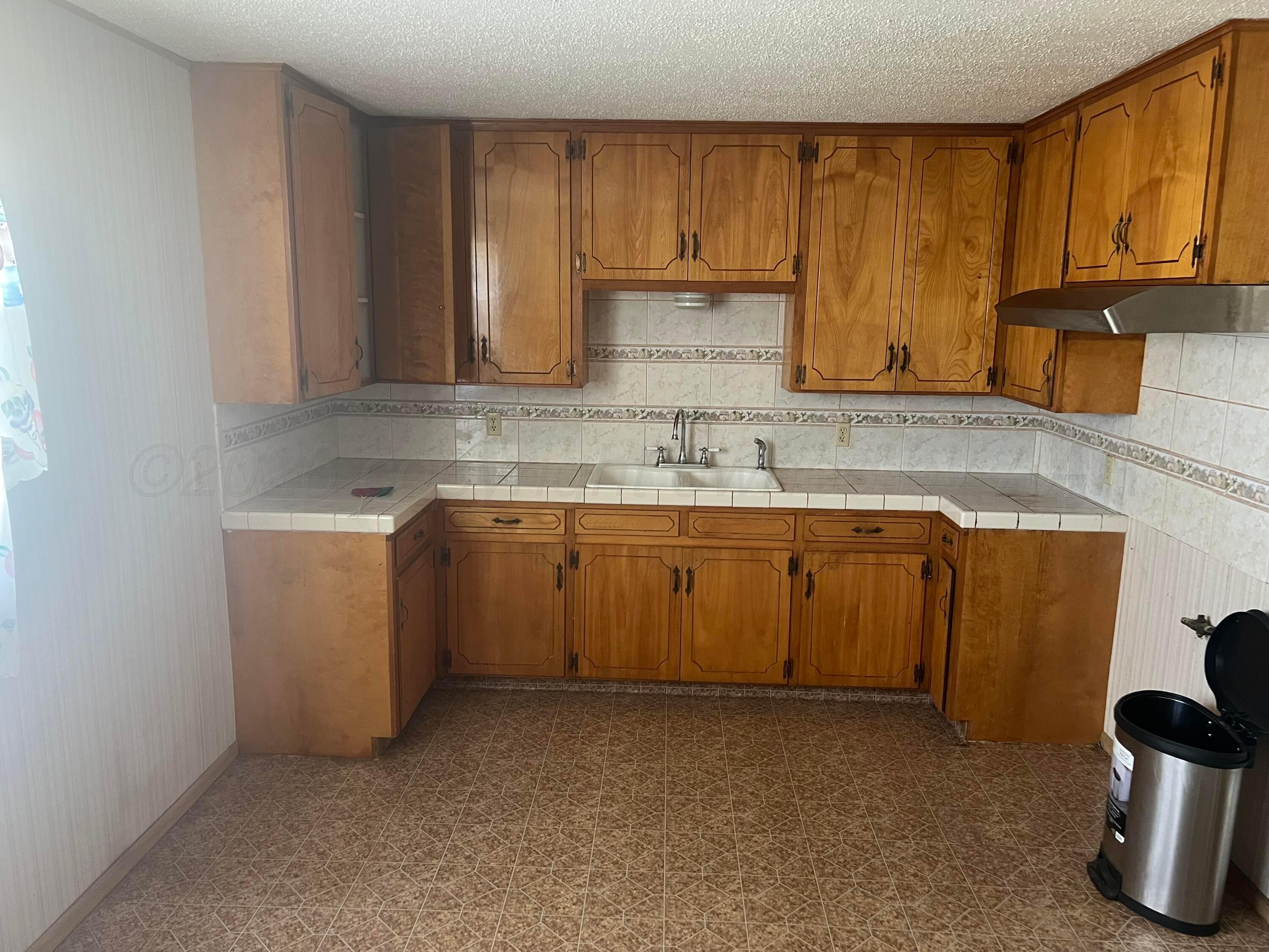 1512 James Avenue Property Photo 5