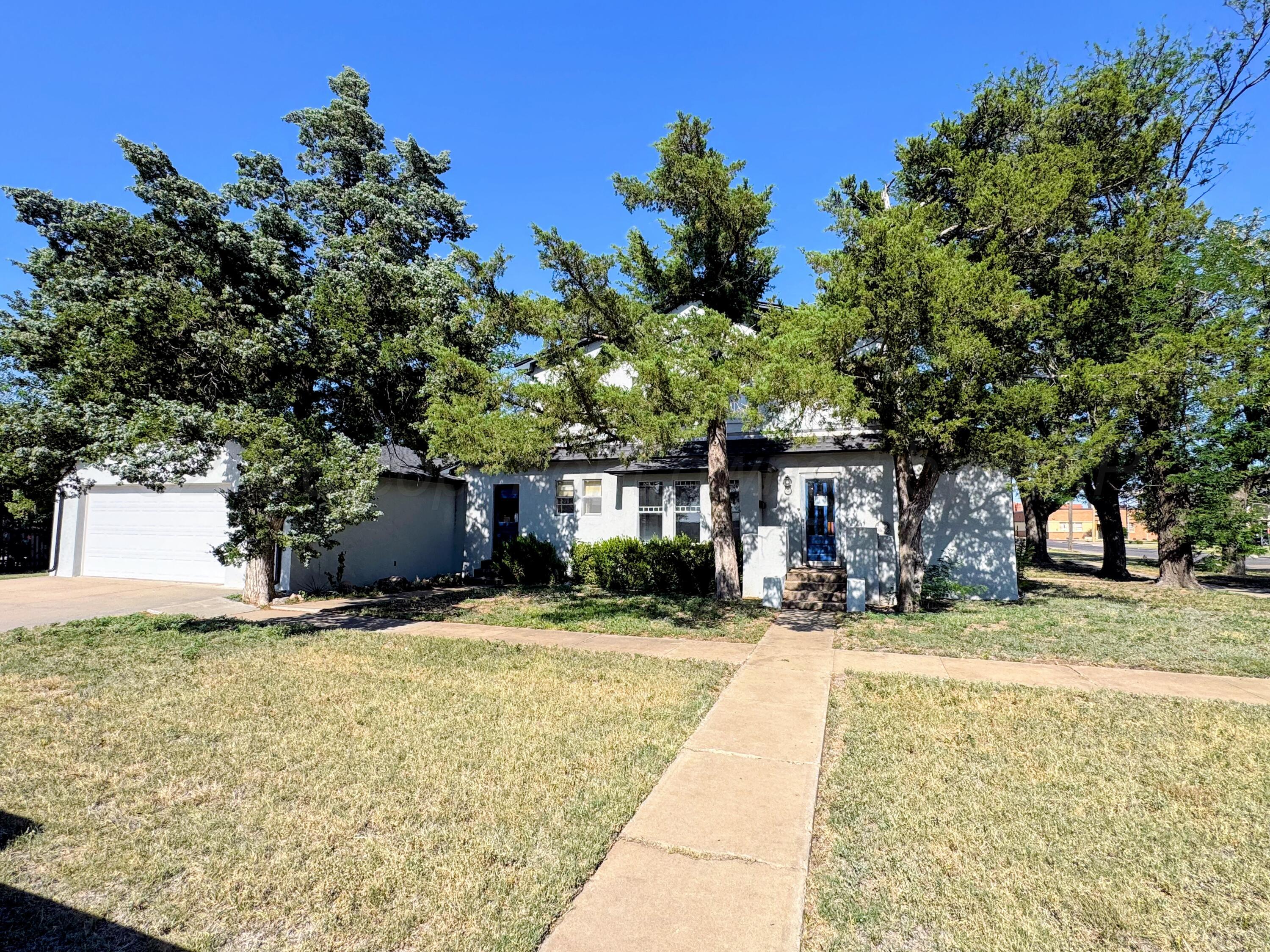 221 S Baylor Street Property Photo 1