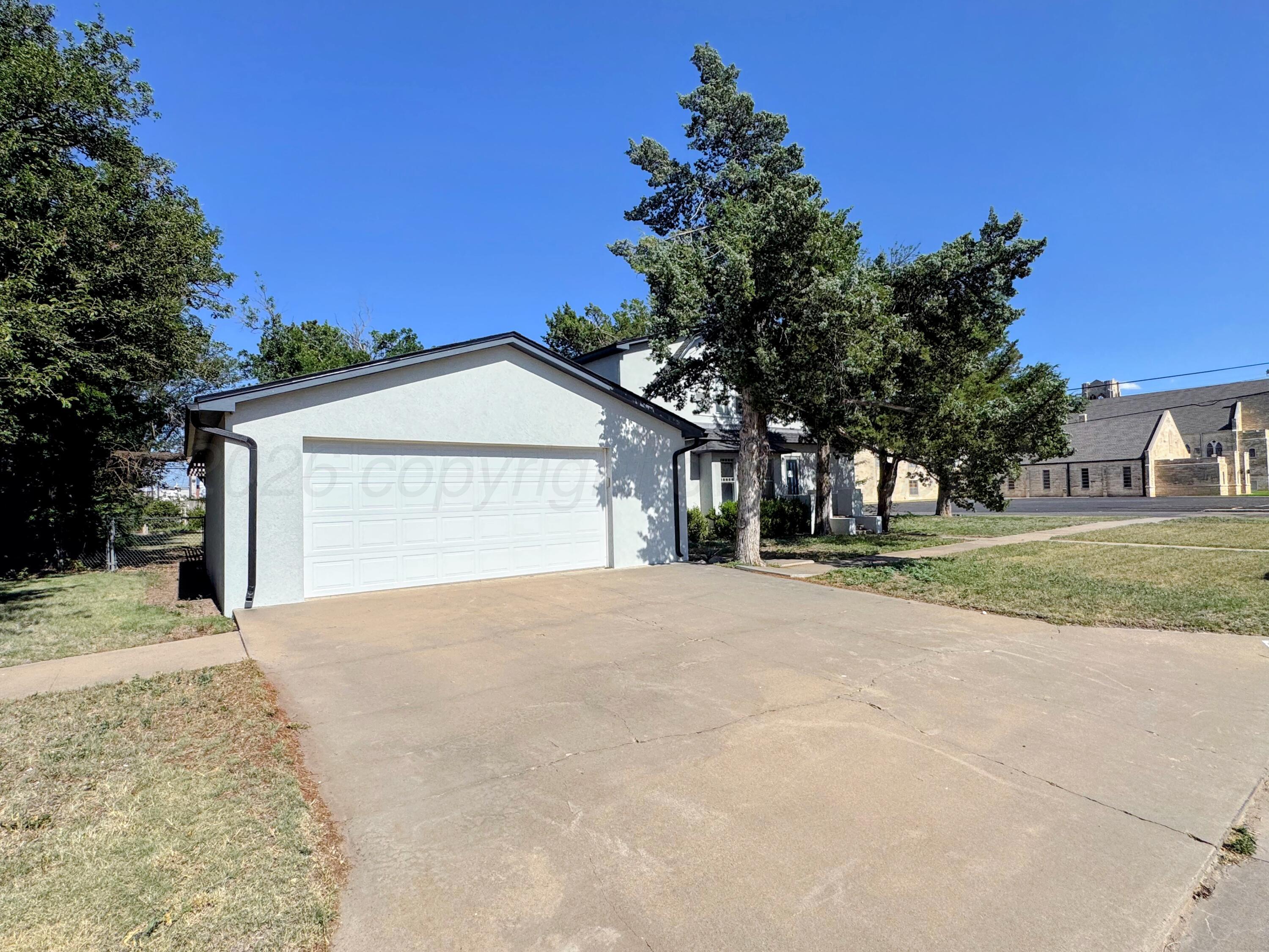 221 S Baylor Street Property Photo 2