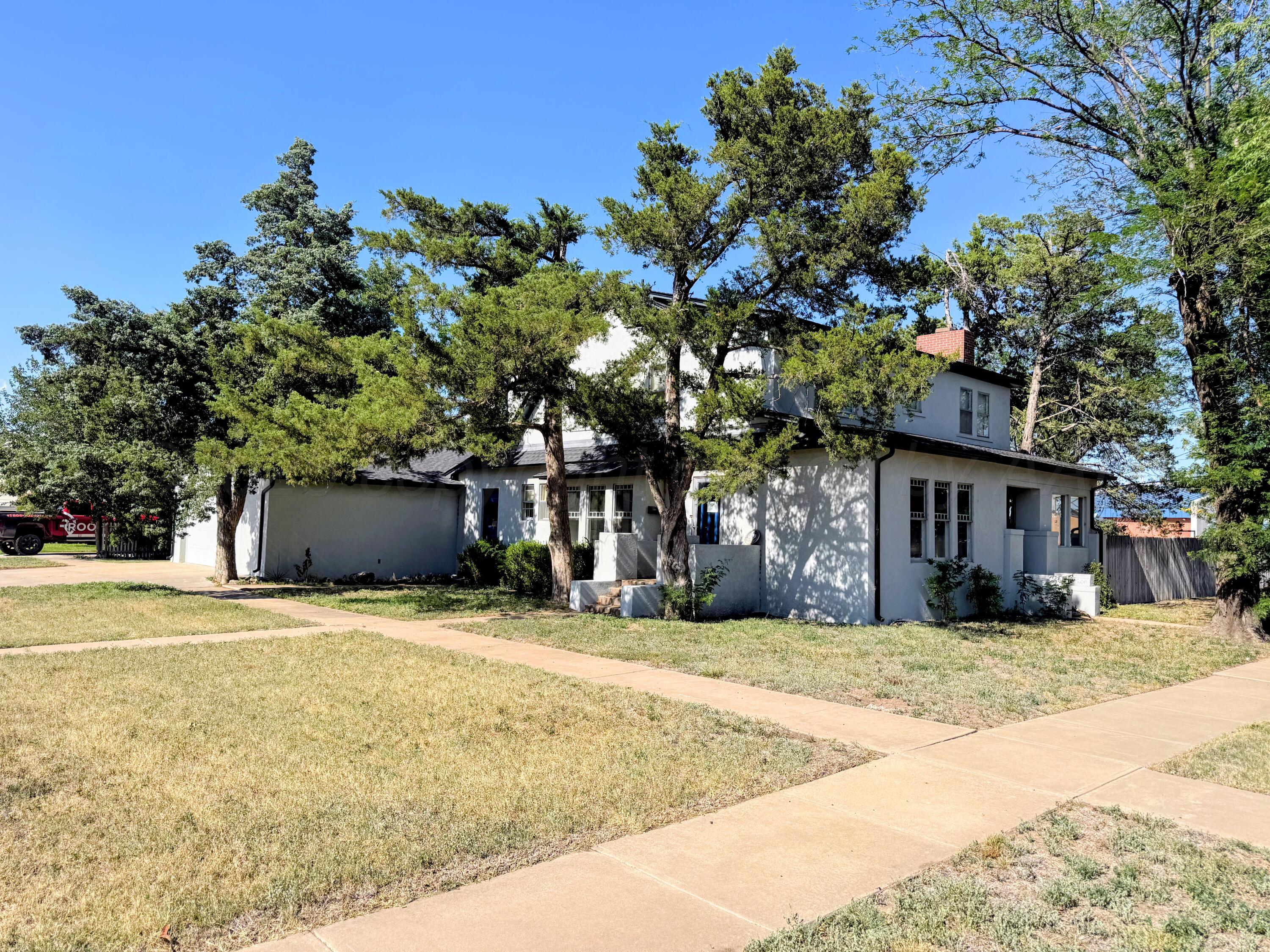 221 S Baylor Street Property Photo 3